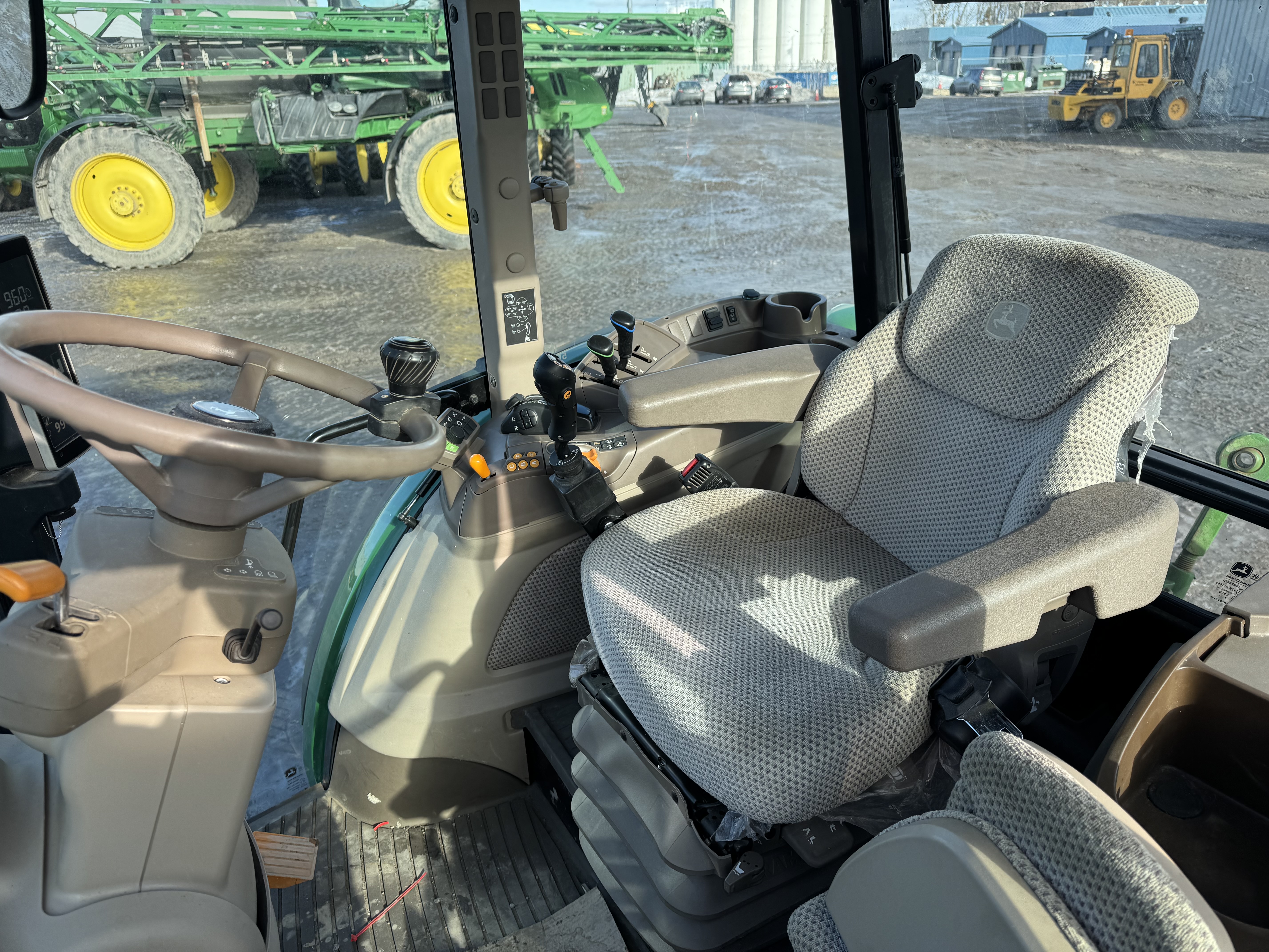 John Deere 5115R  GRATTE