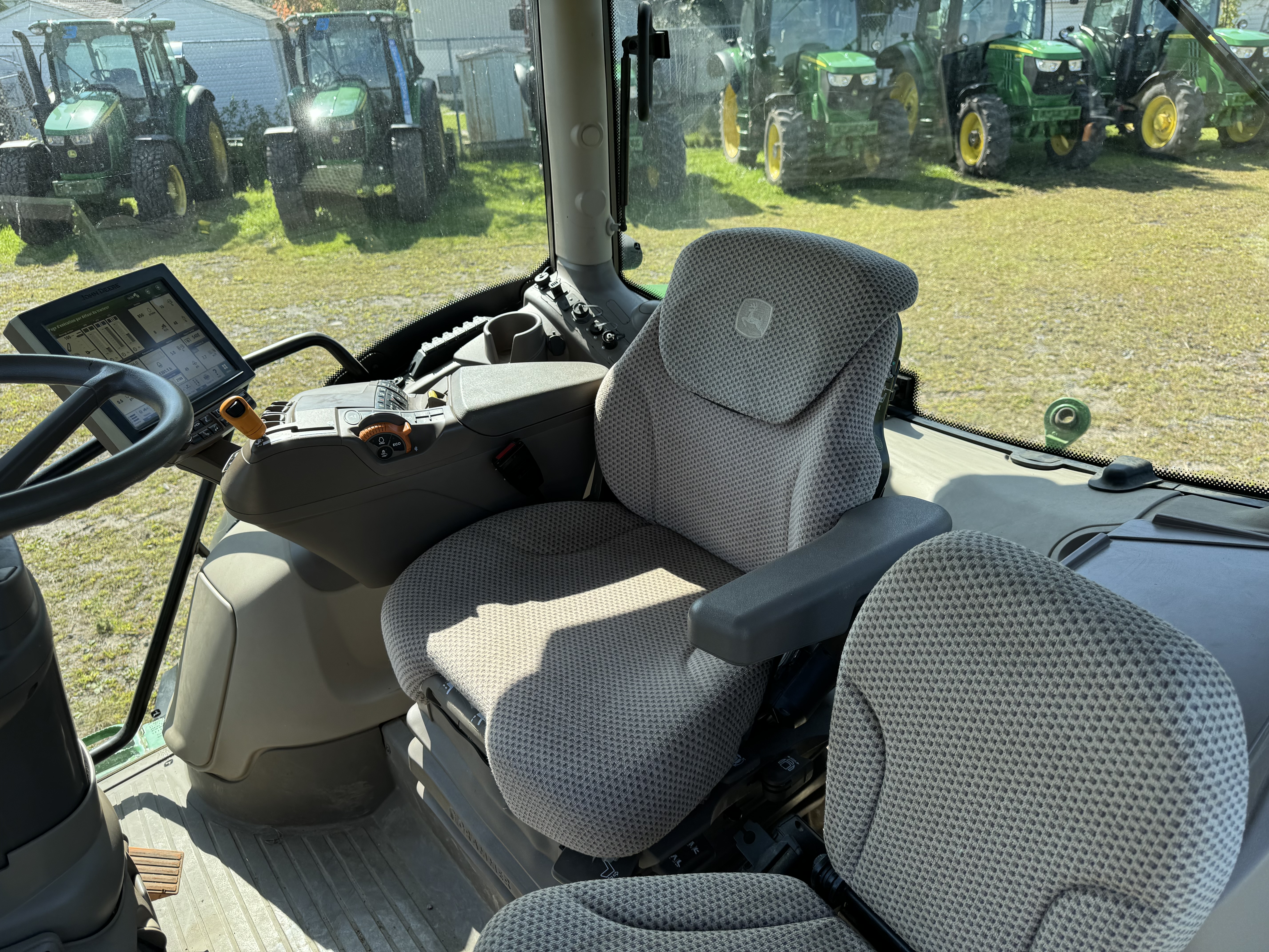 John Deere 6120R 
