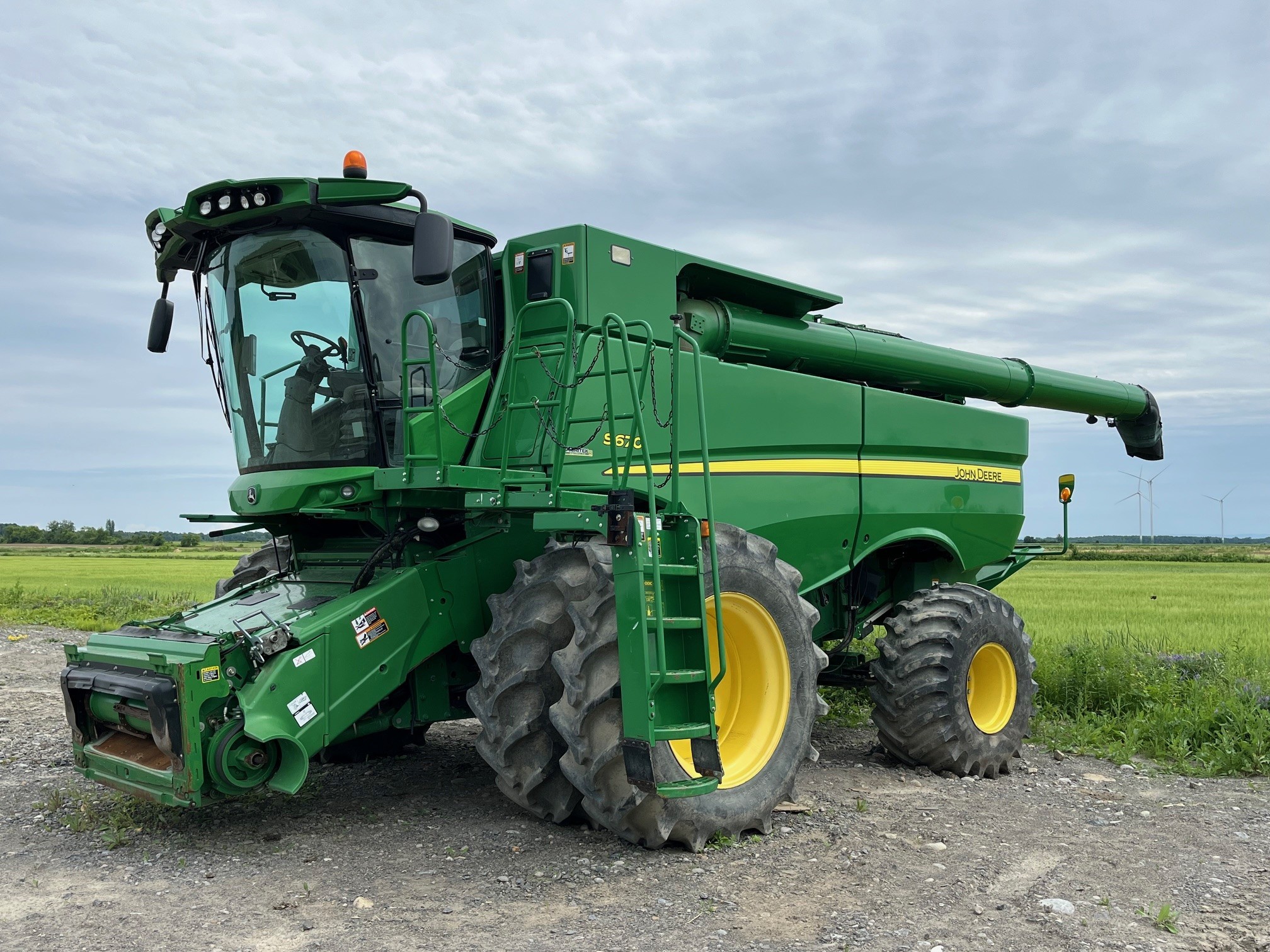 John Deere S670
