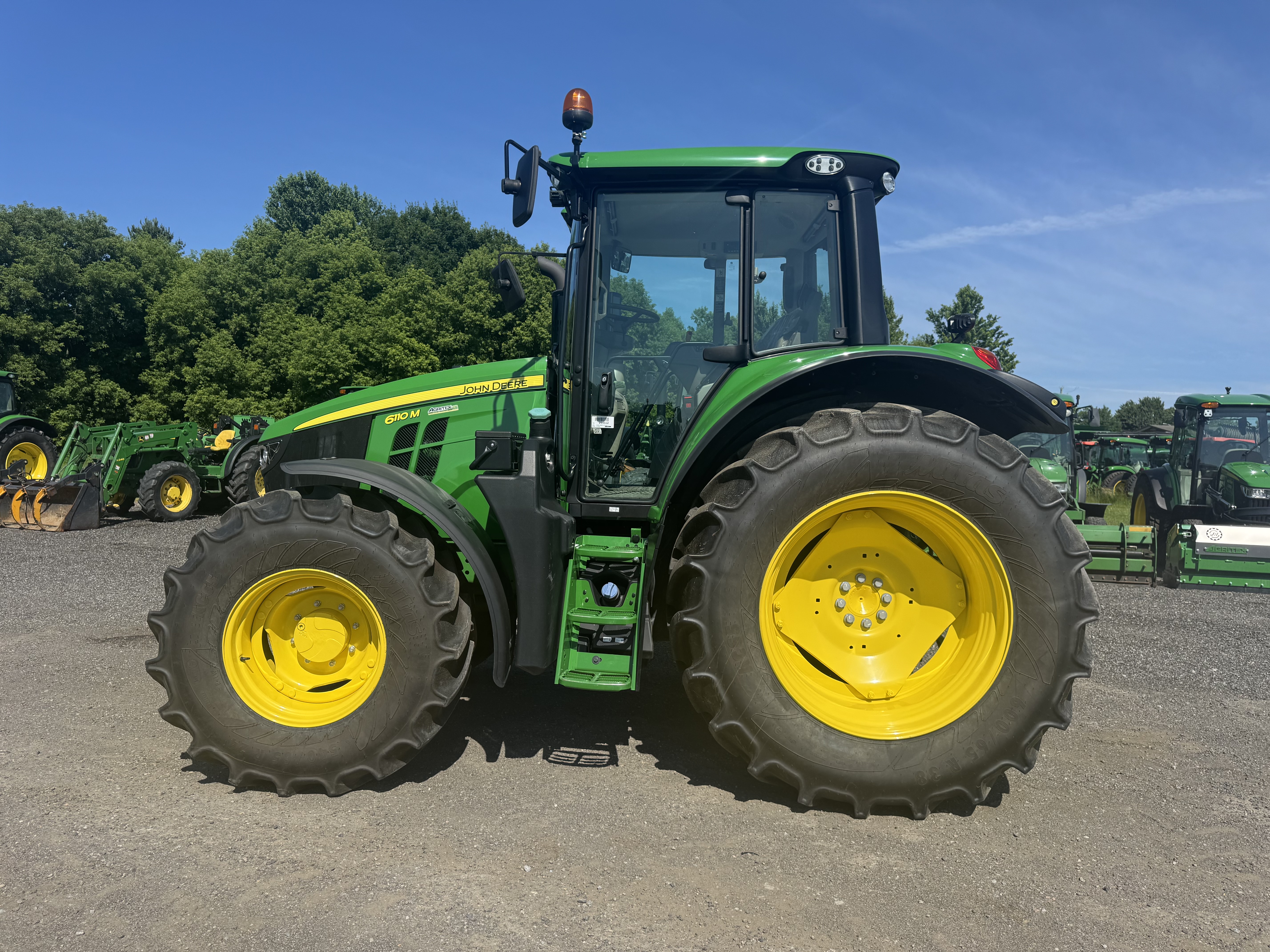 John Deere 6110M