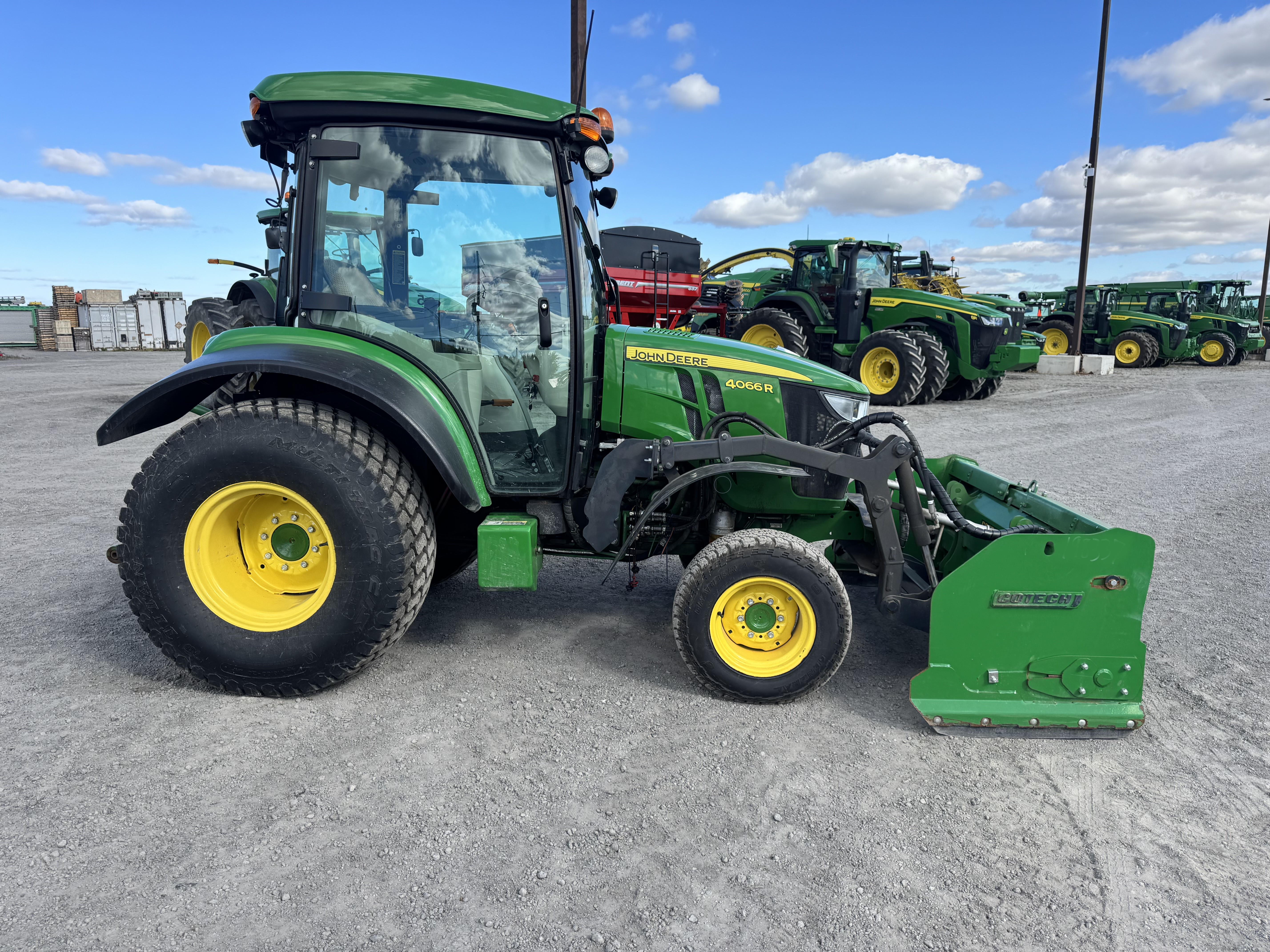 John Deere 4066R GRATTE TURF    