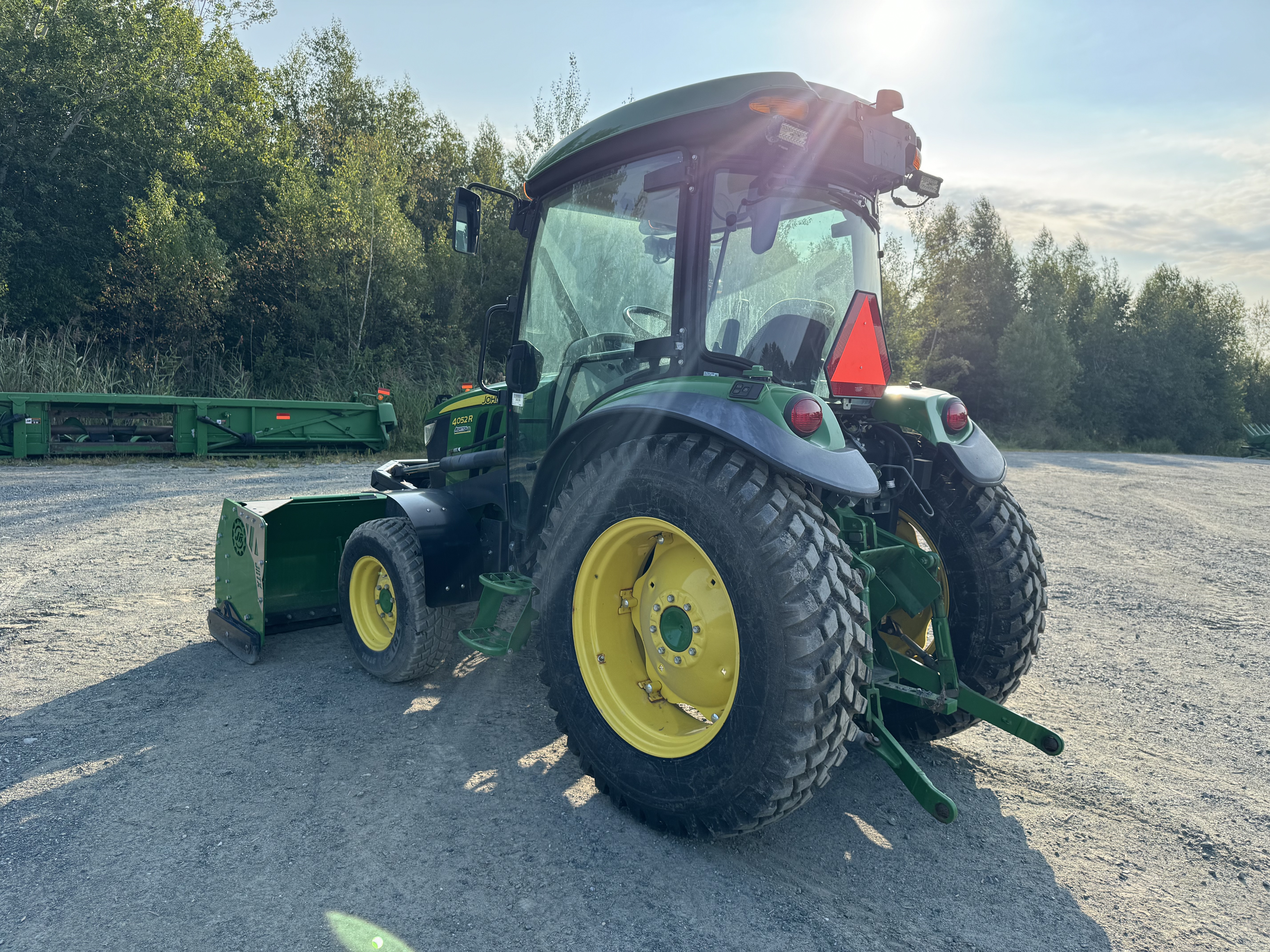 John Deere 4052R GRATTE NOKIAN 