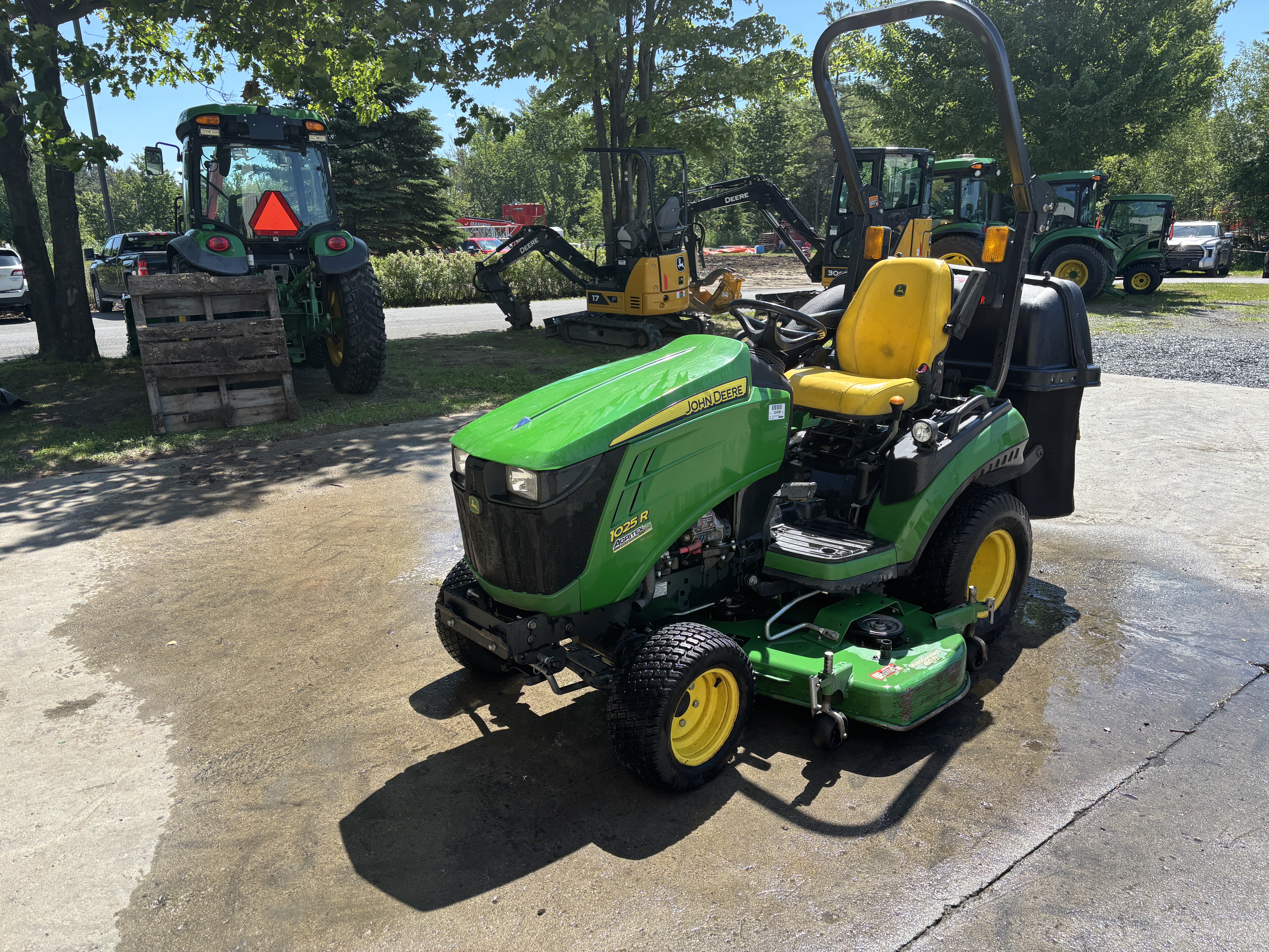John Deere 1025R