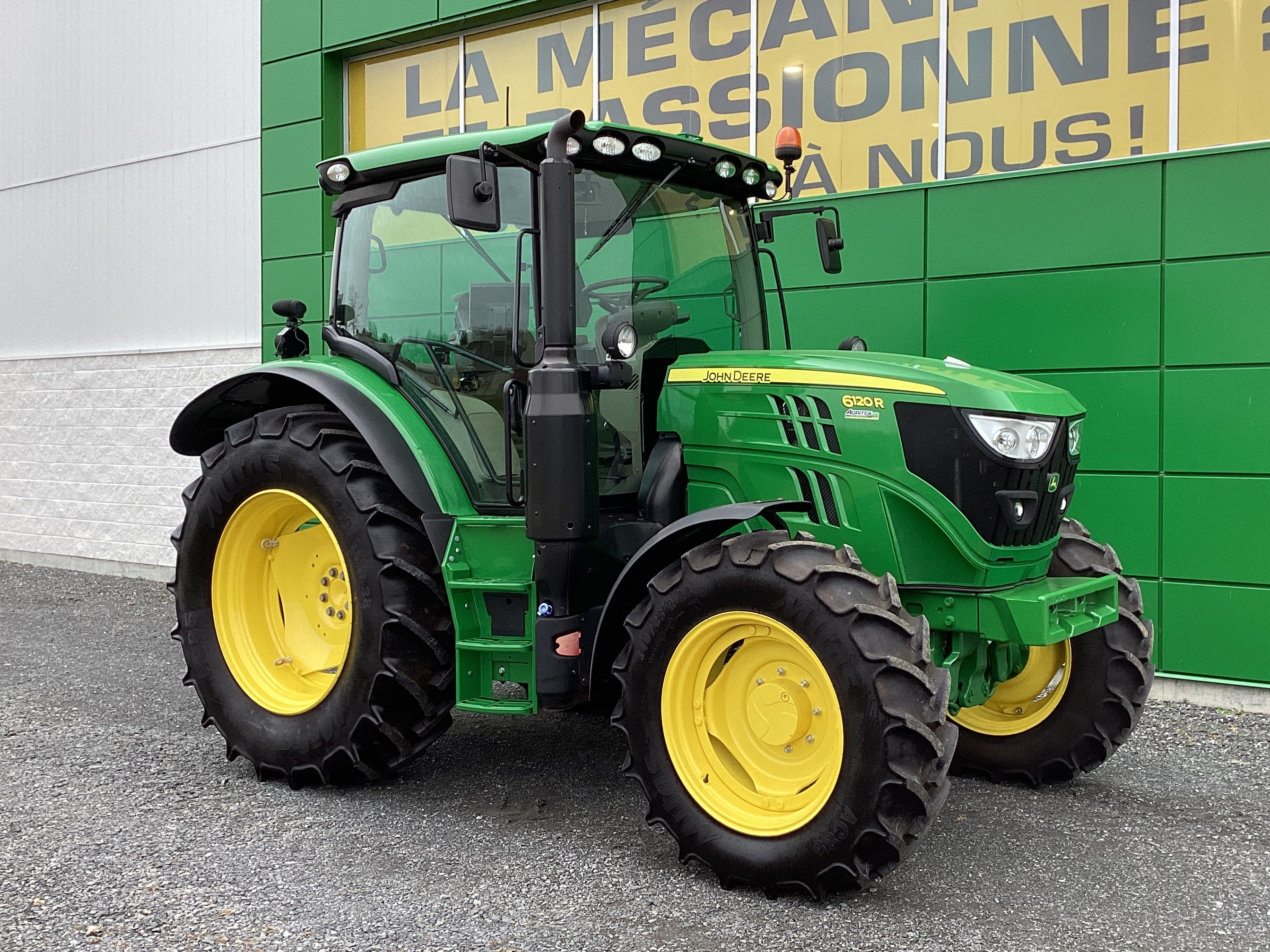 John Deere 6120R