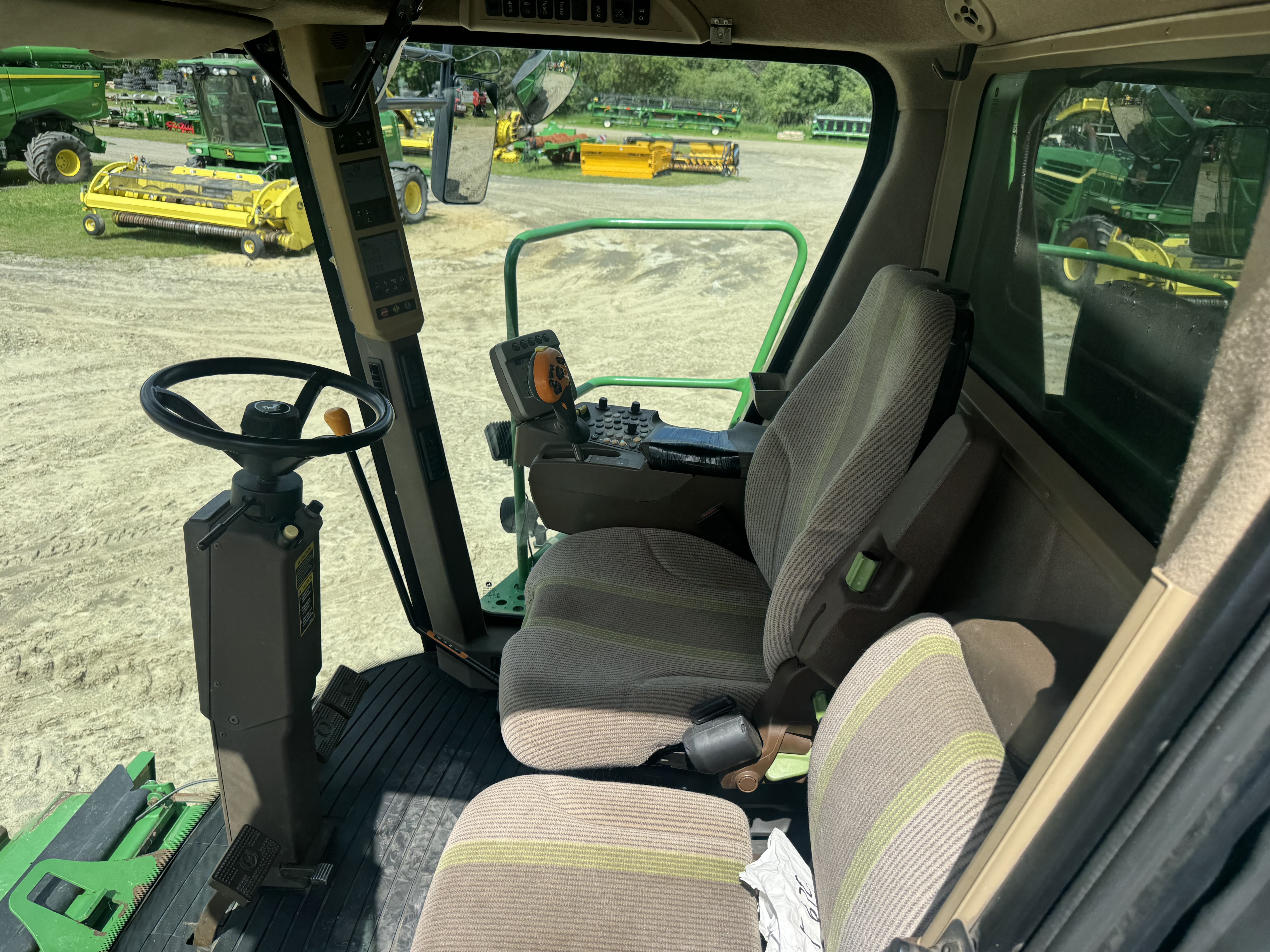 John Deere T670