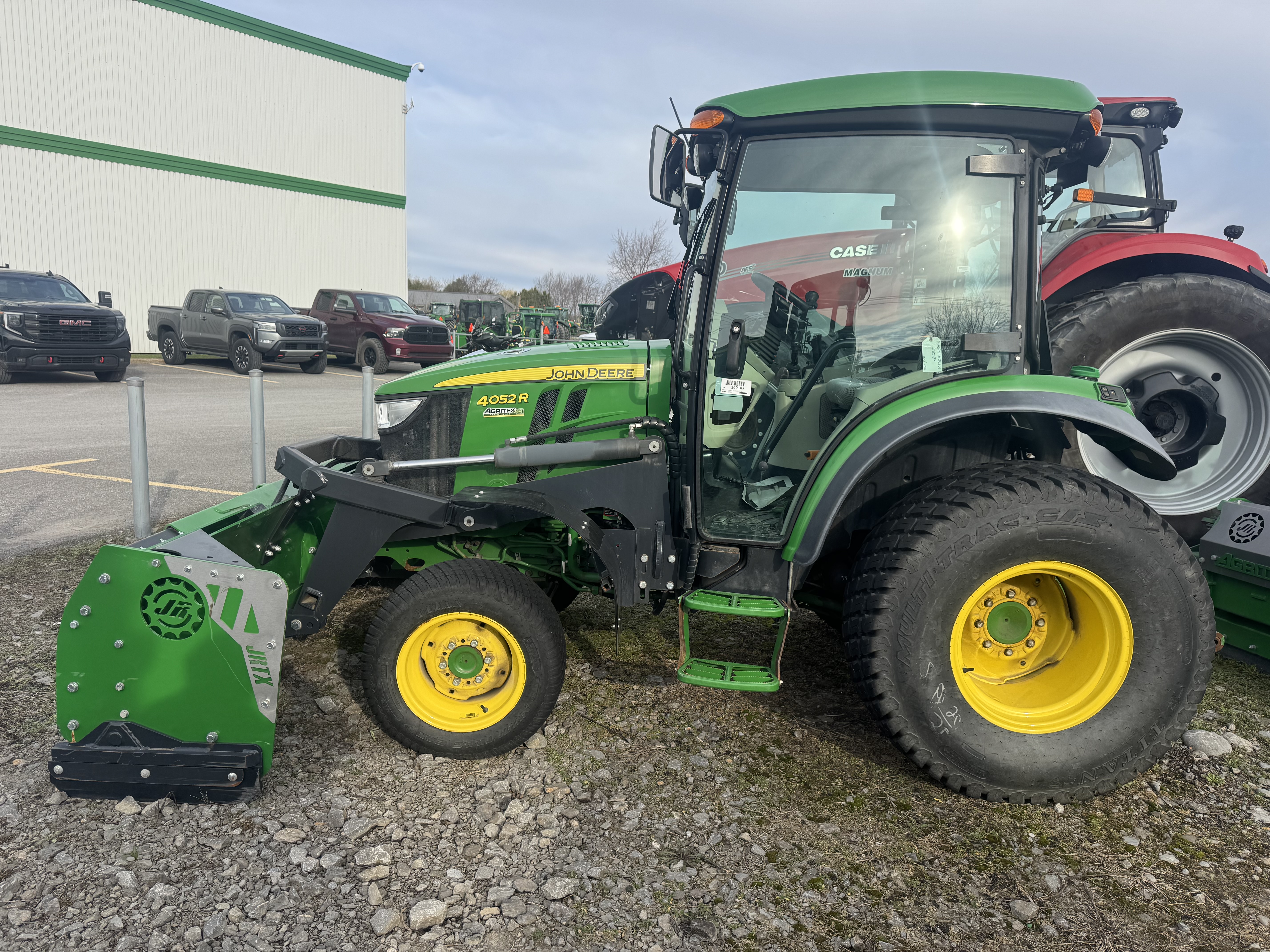 John Deere 4052R GRATTE TURF    