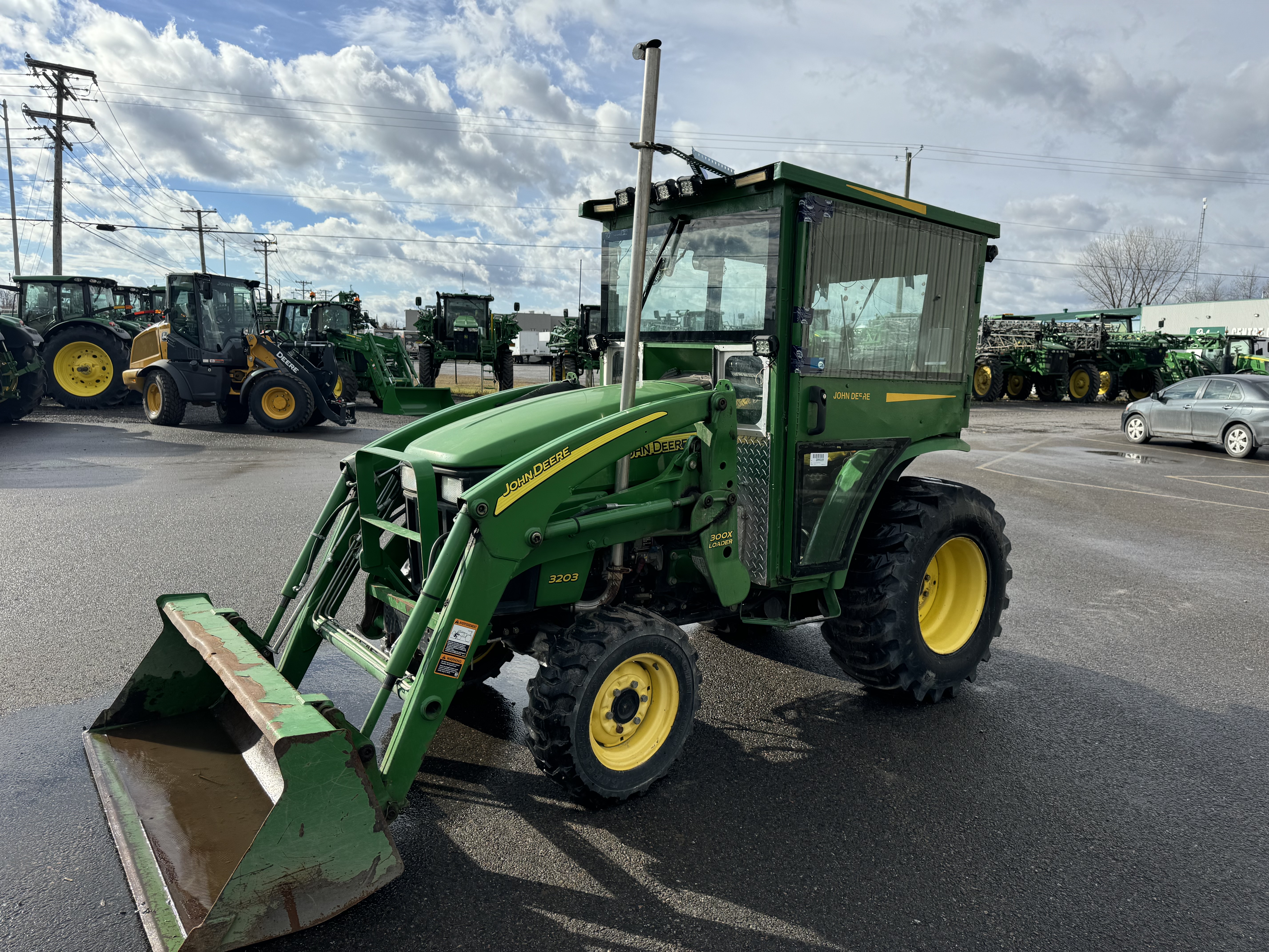 John Deere 3203