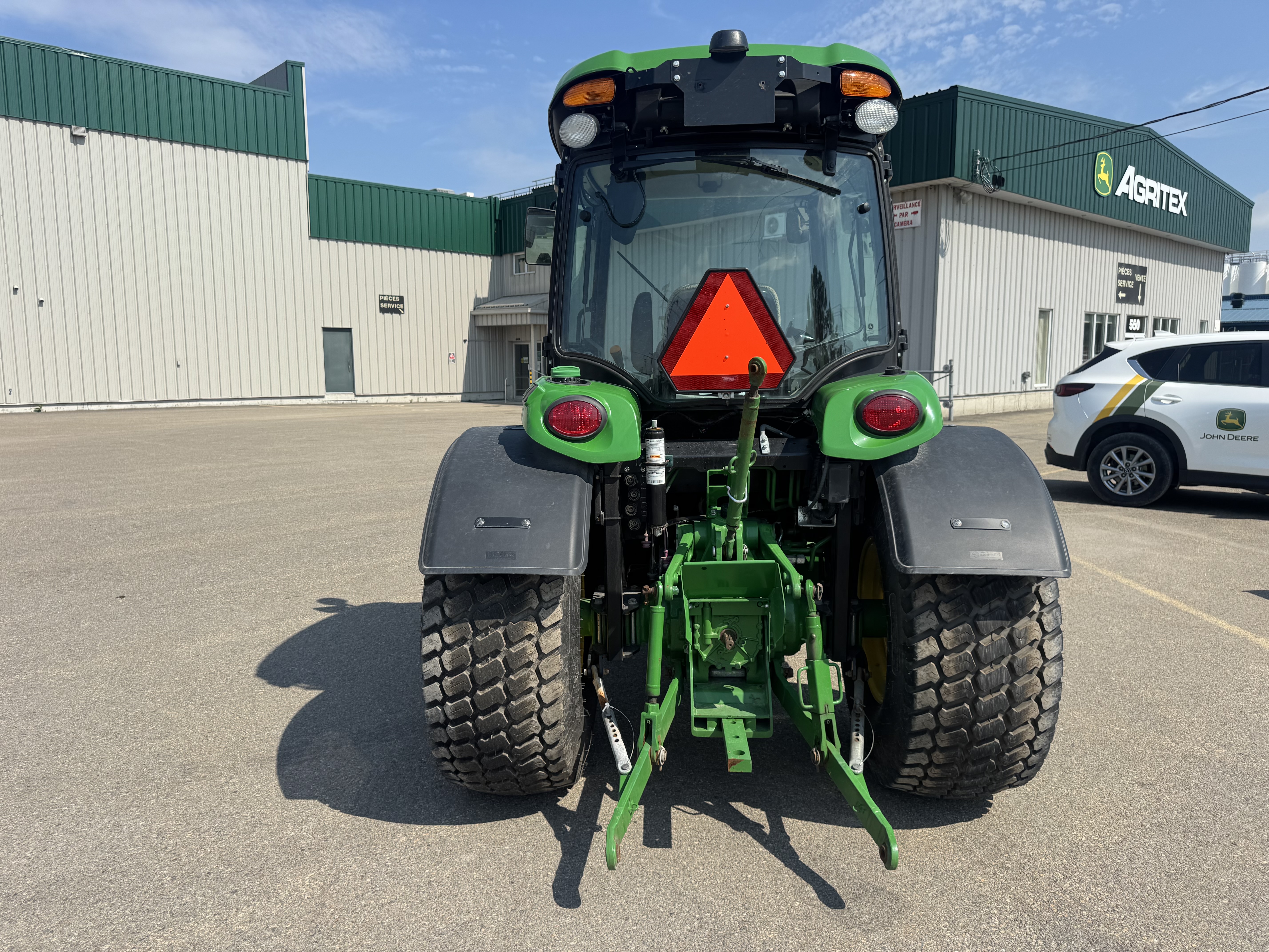 John Deere 4066R TURF GRATTE 