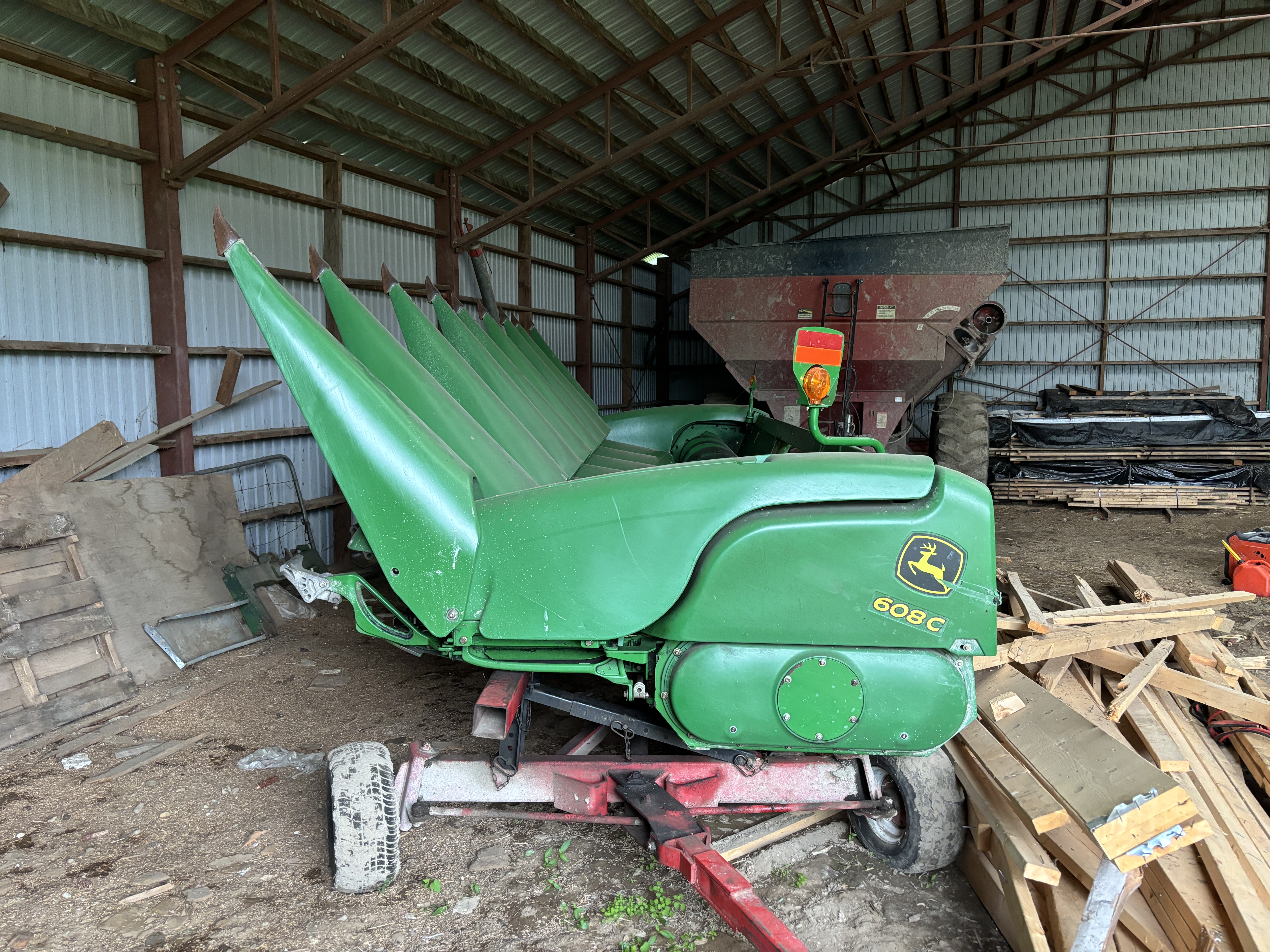 John Deere 608C