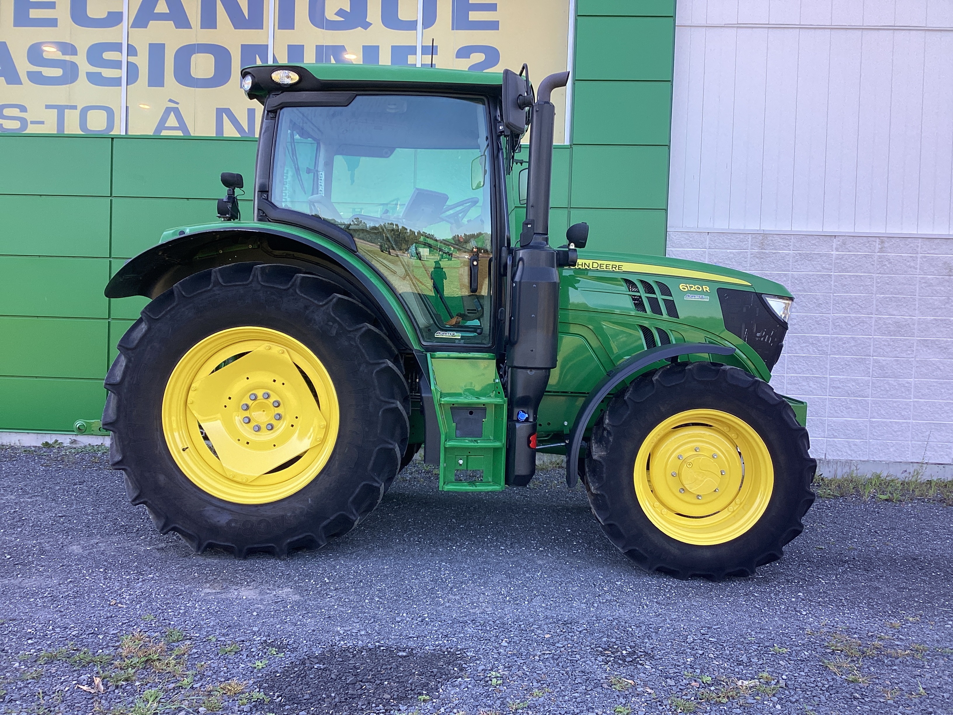 John Deere 6120R