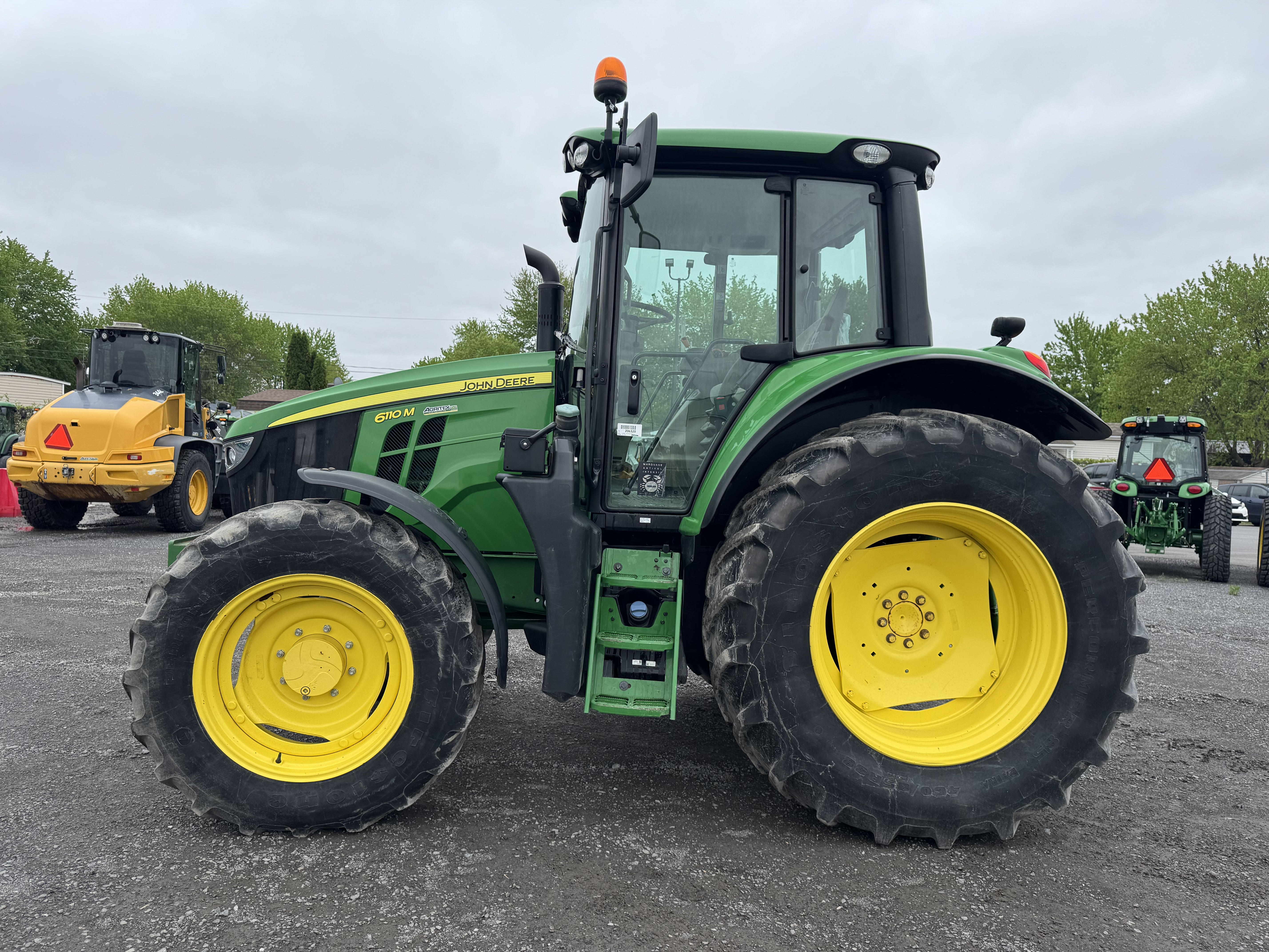 John Deere 6110M