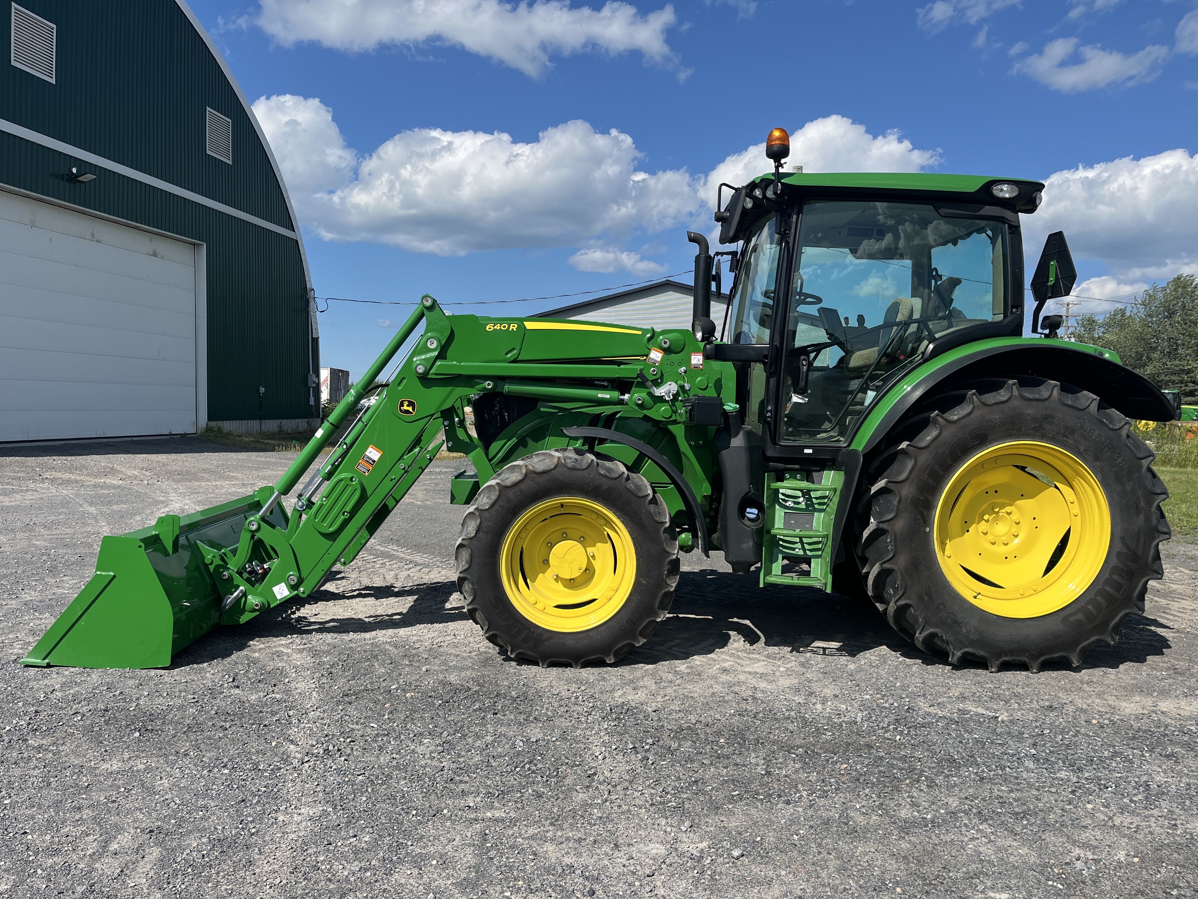 John Deere 6110R 