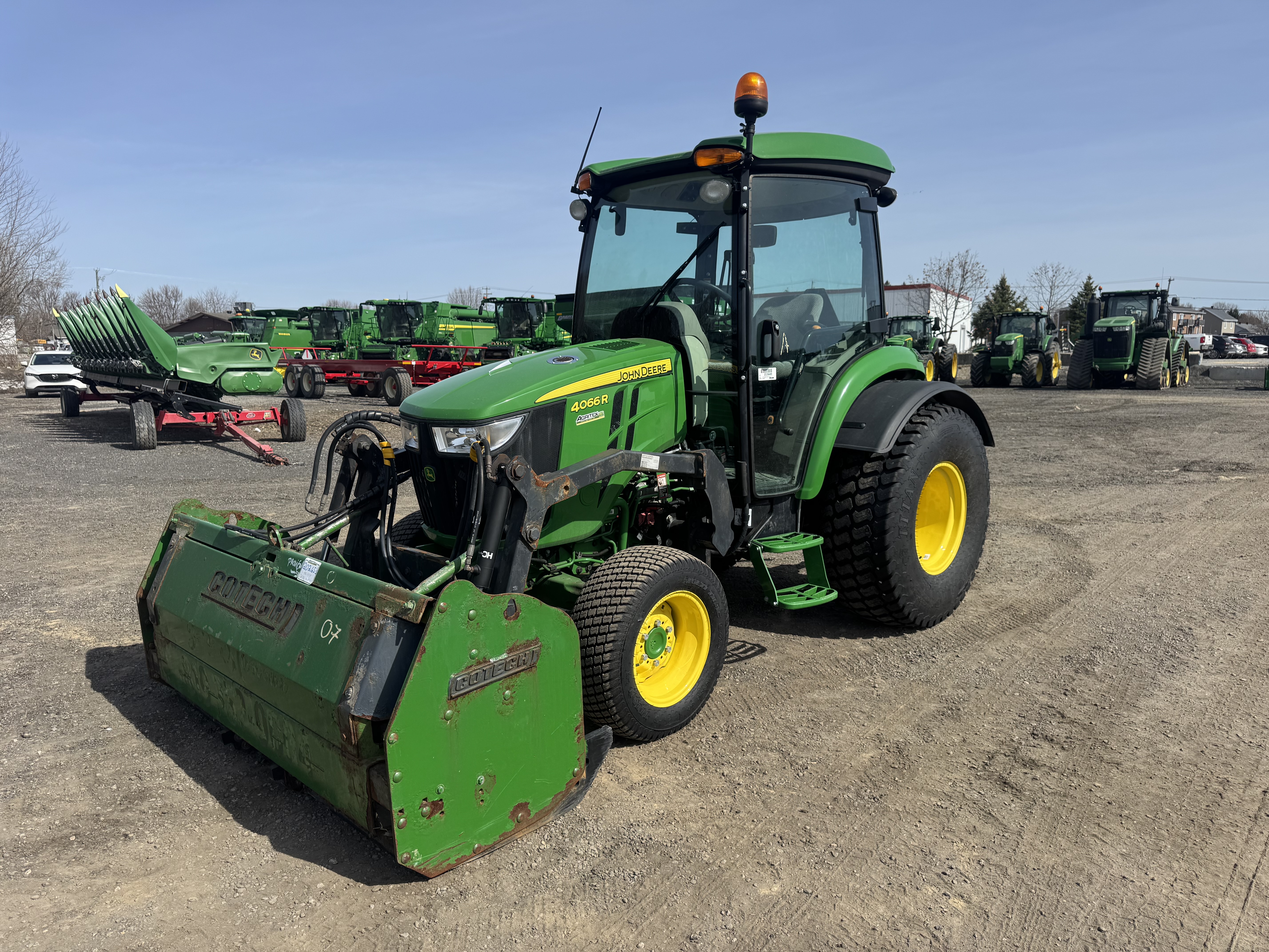 John Deere 4066R GRATTE TURF    