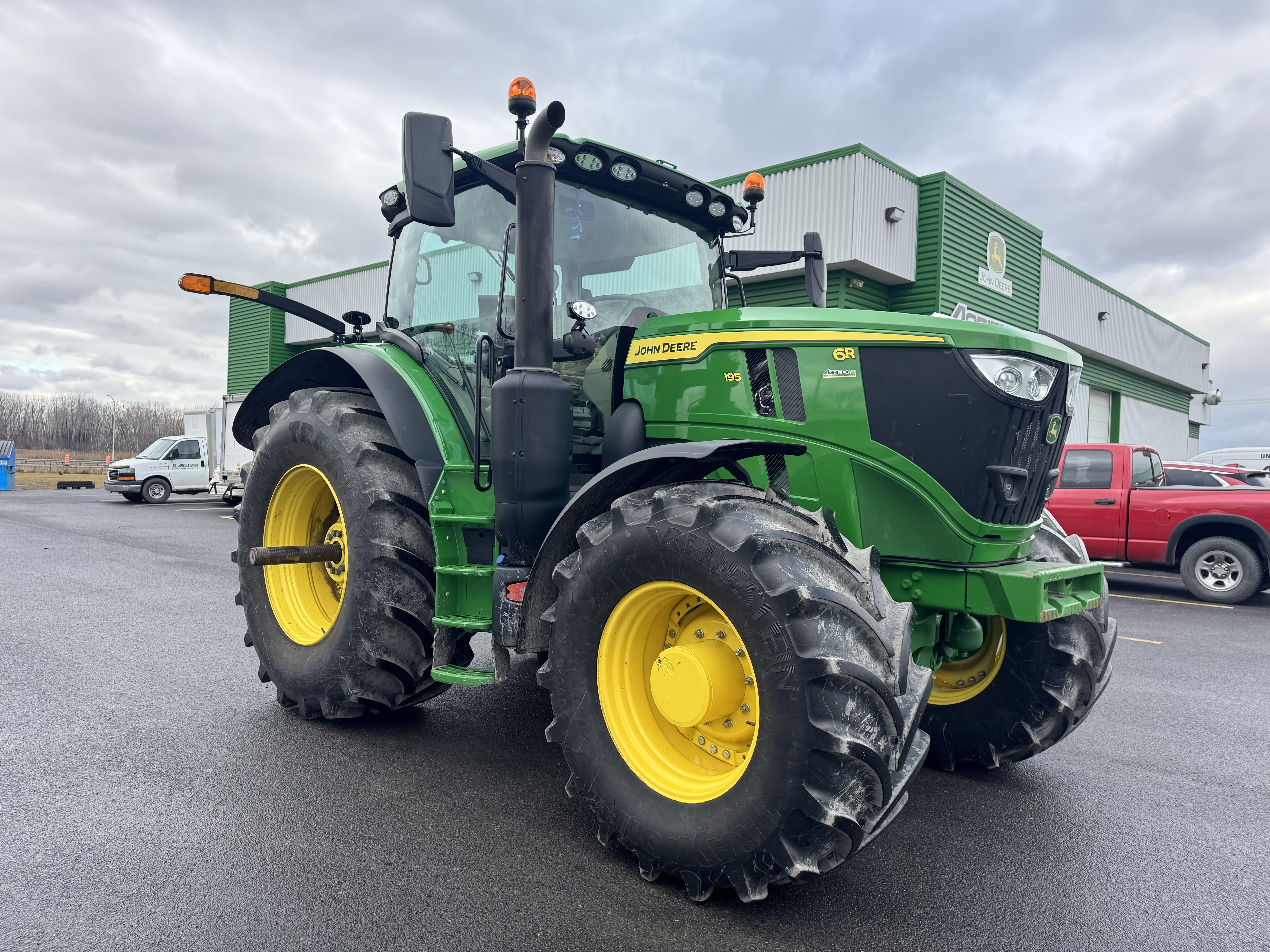 John Deere 6R 195