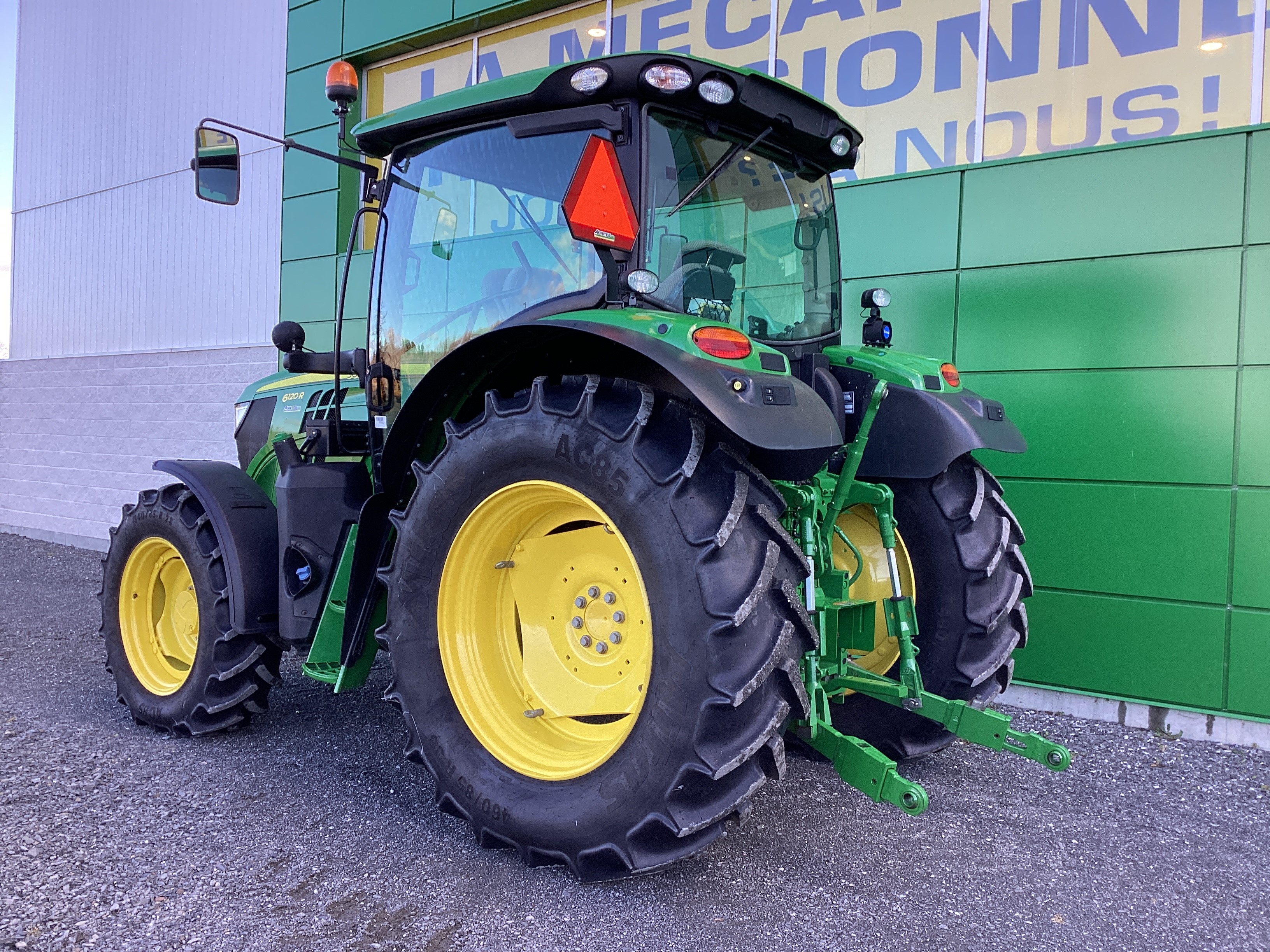 John Deere 6120R