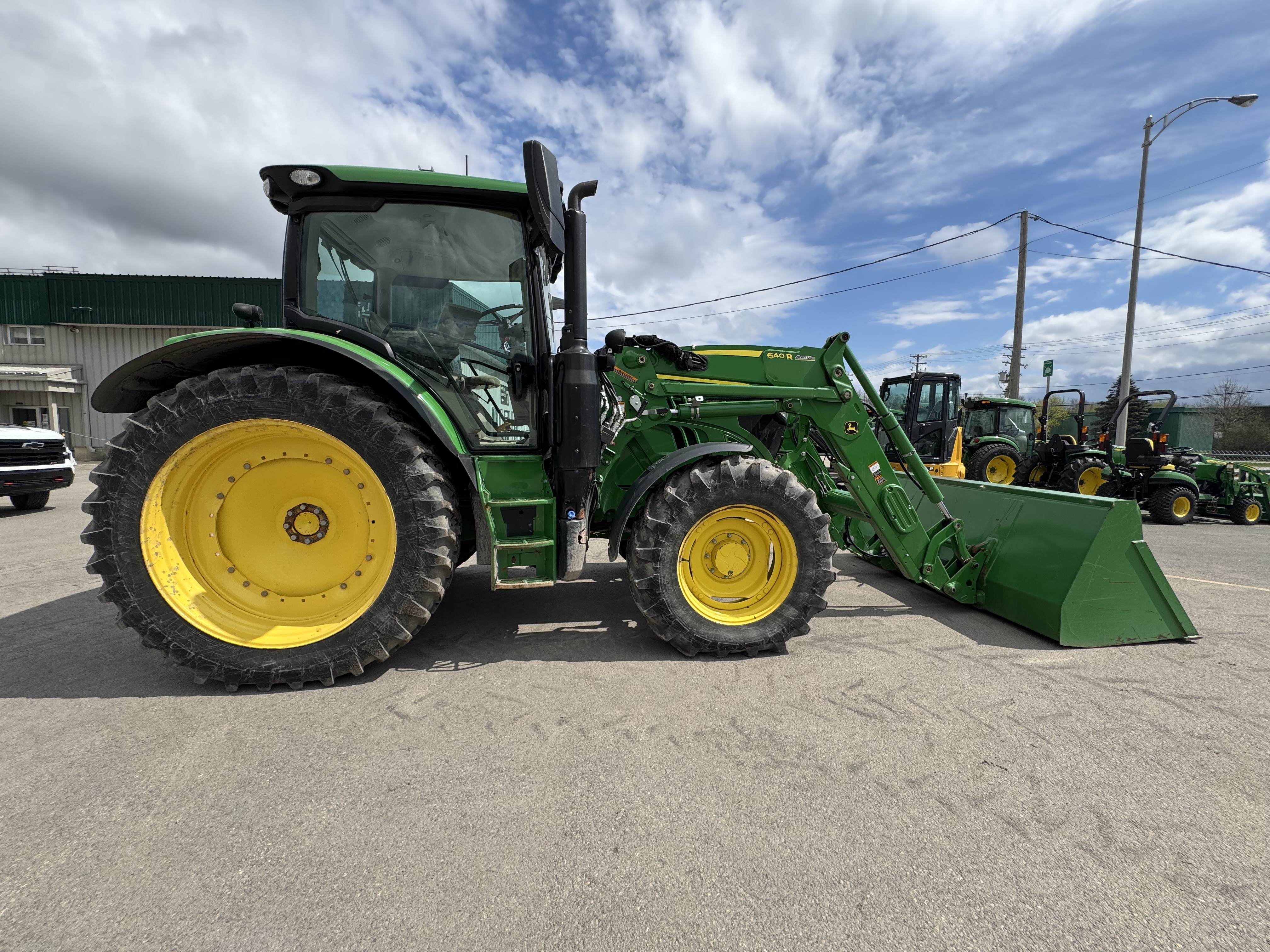 John Deere 6130R  