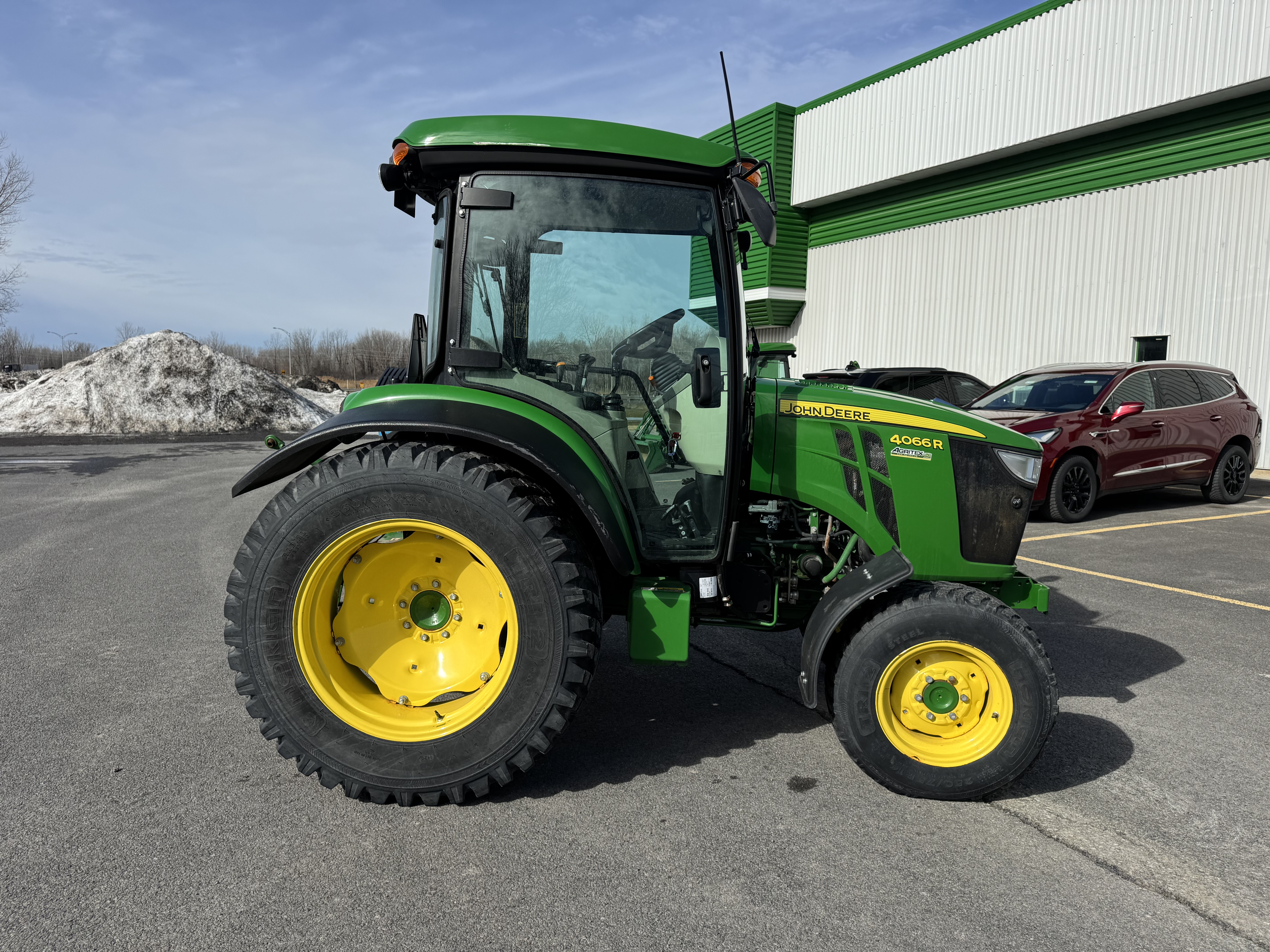 John Deere 4066R NOKIAN 