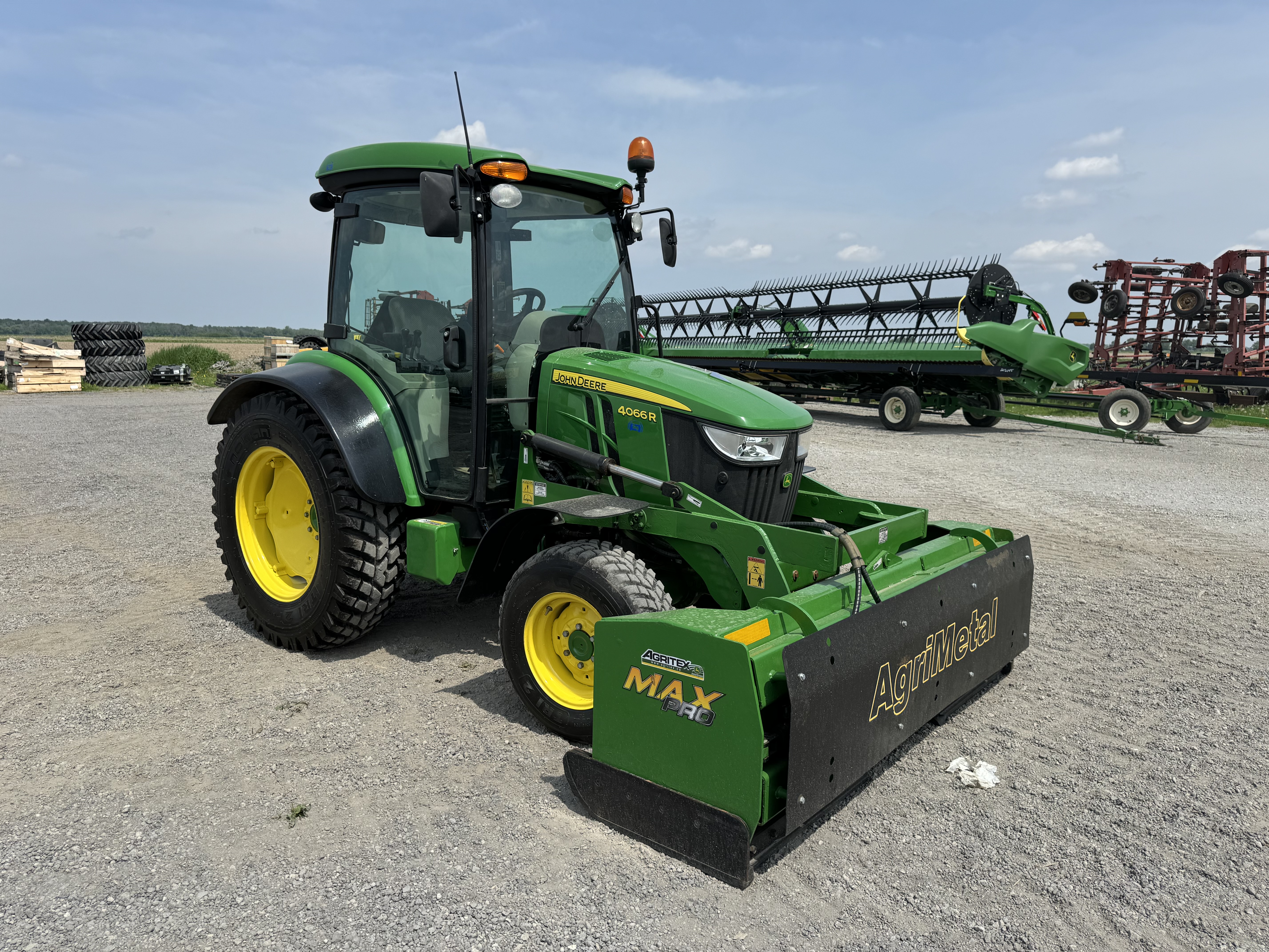 John Deere 4066R GRATTE NOKIAN  