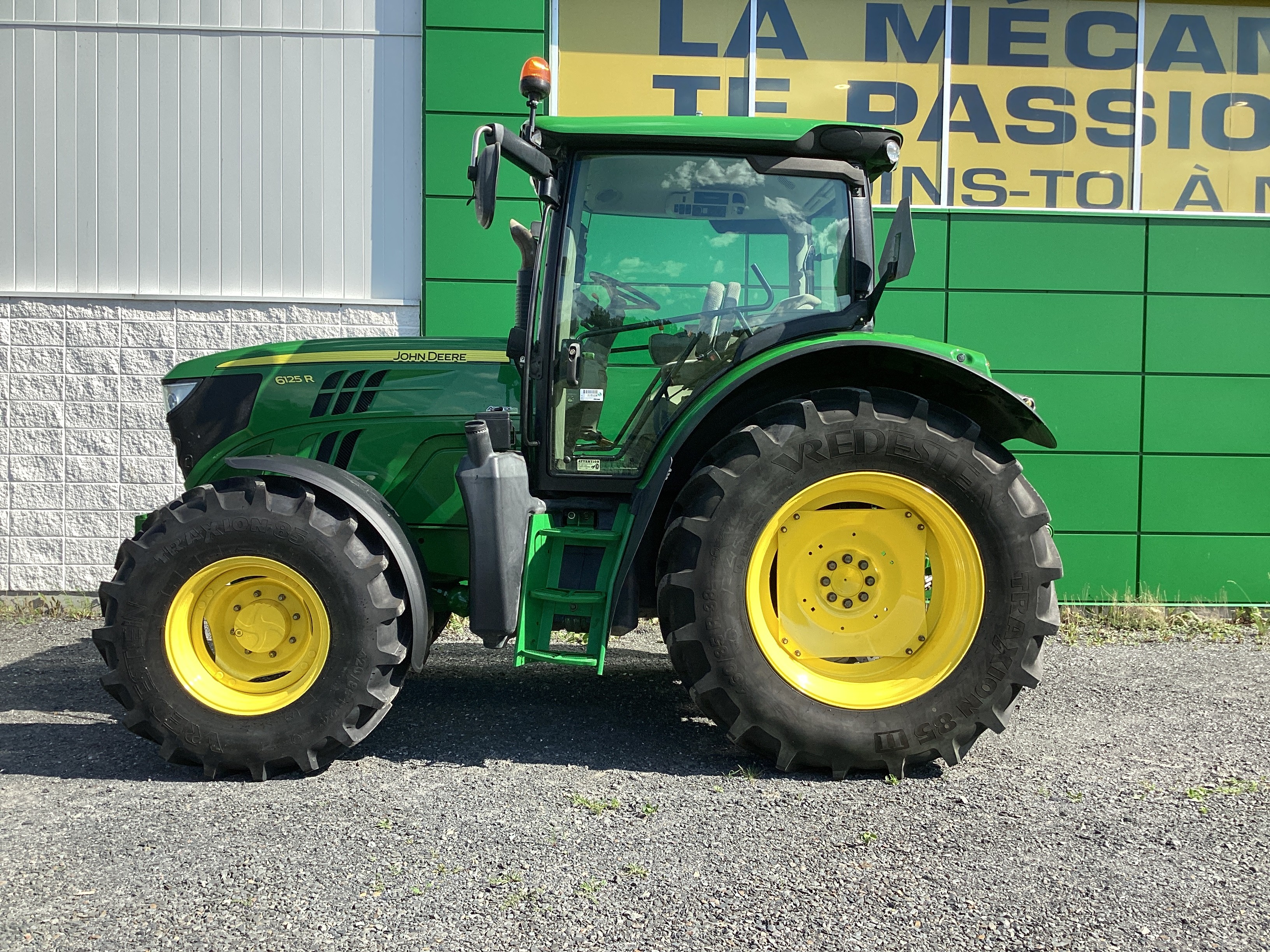 John Deere 6125R