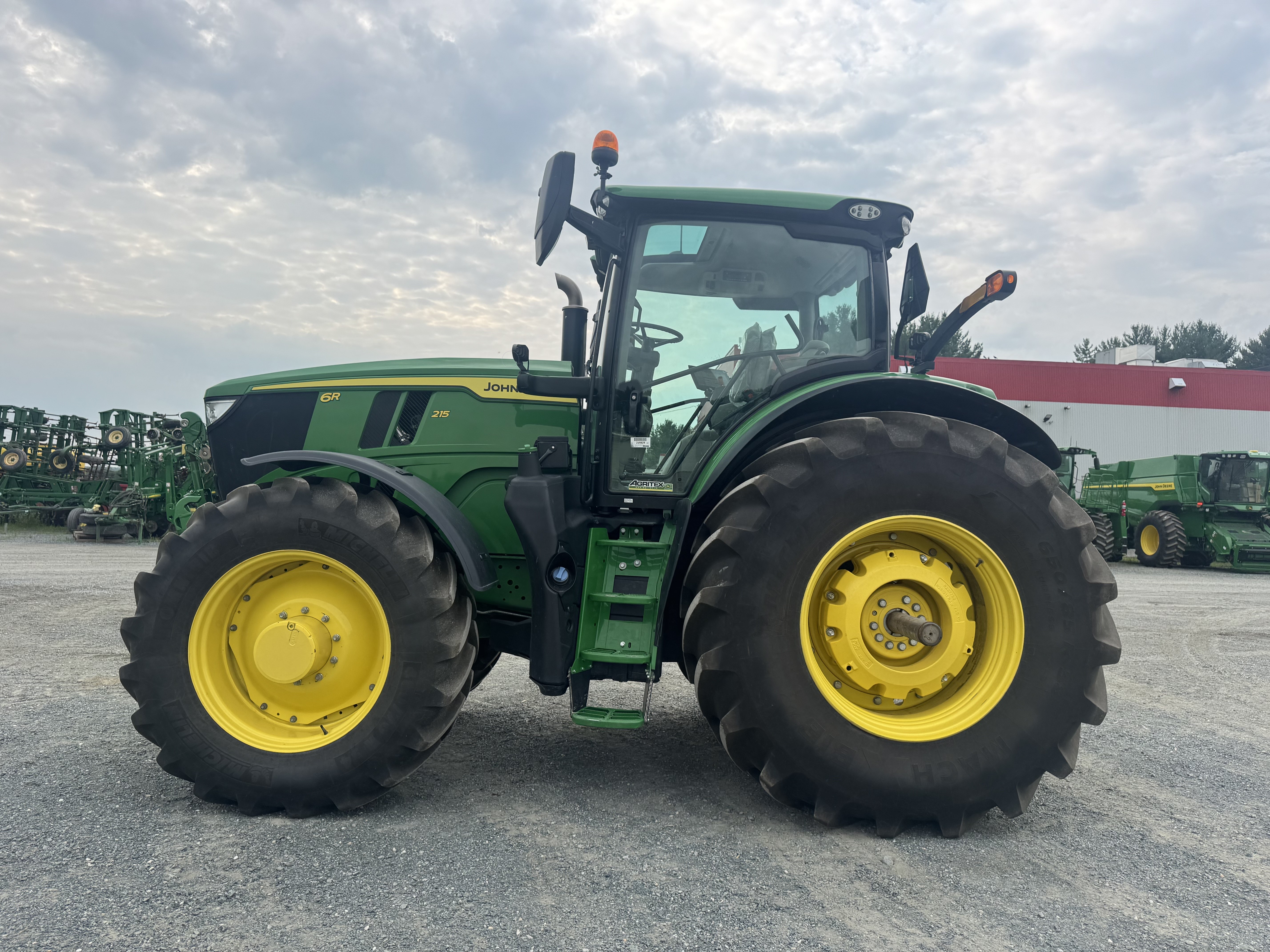 John Deere 6R 215 FRT HITCH PTO   