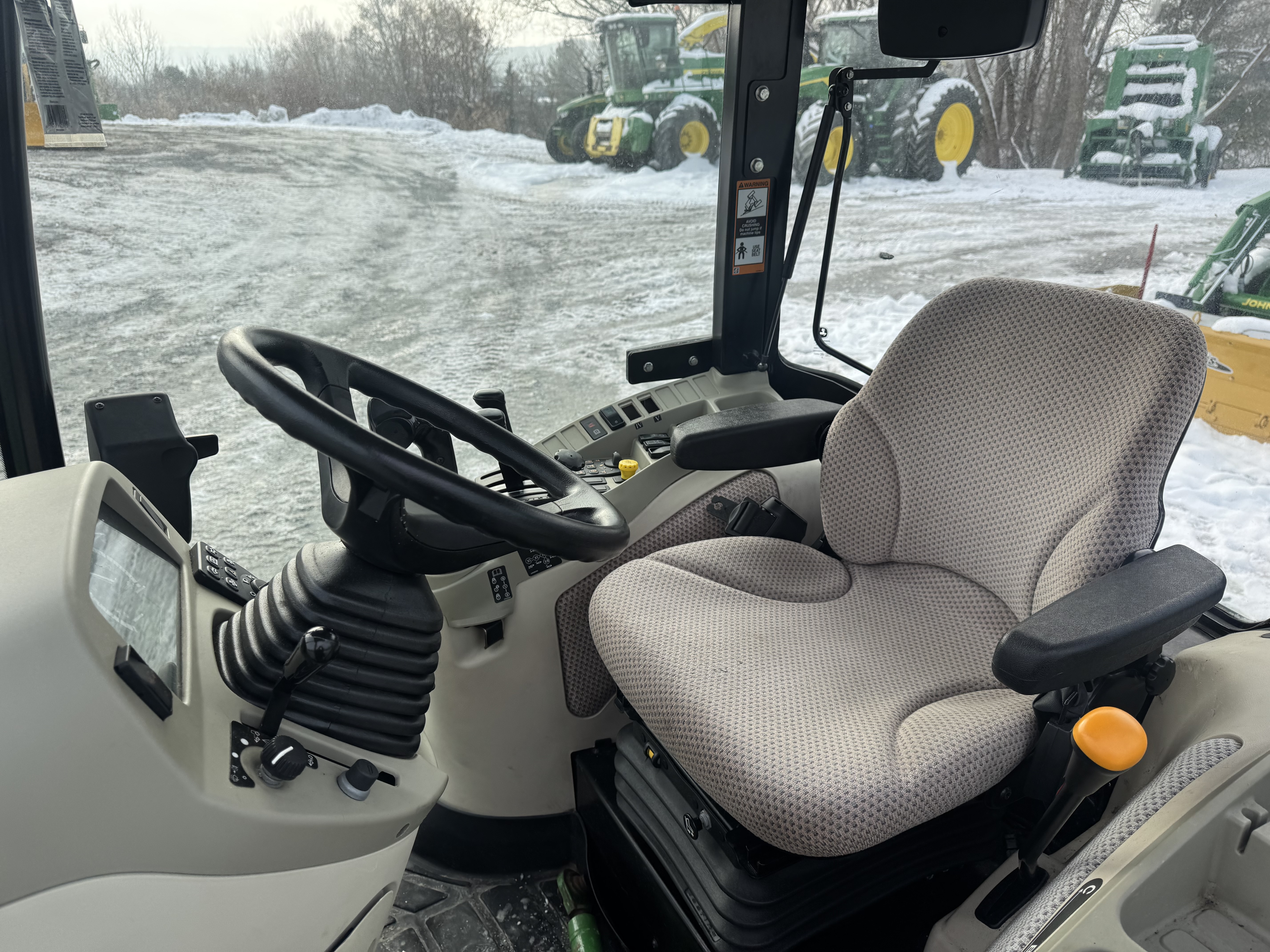 John Deere 4066R TURF GRATTE 