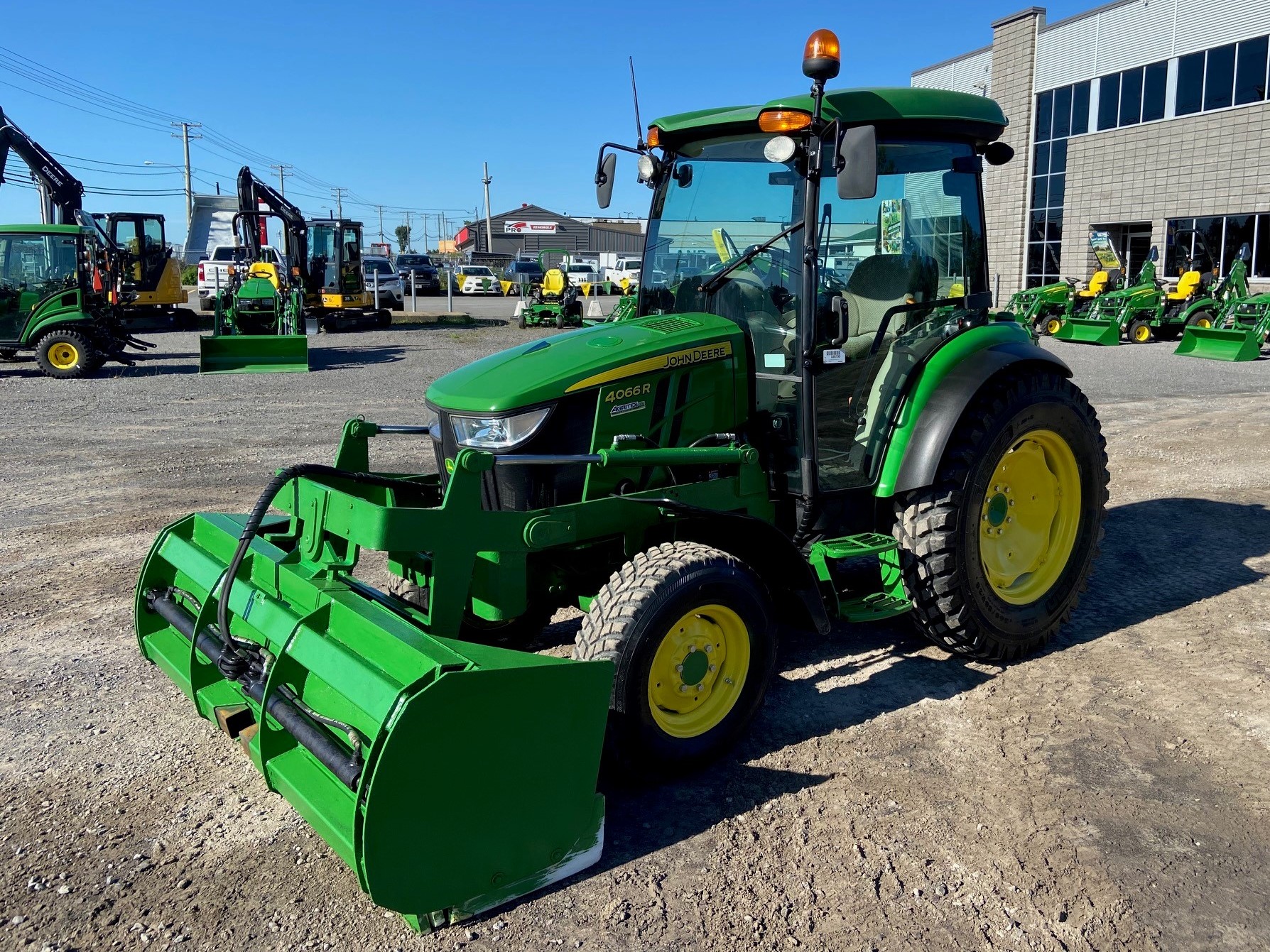 John Deere 4066R GRATTE NOKIAN  