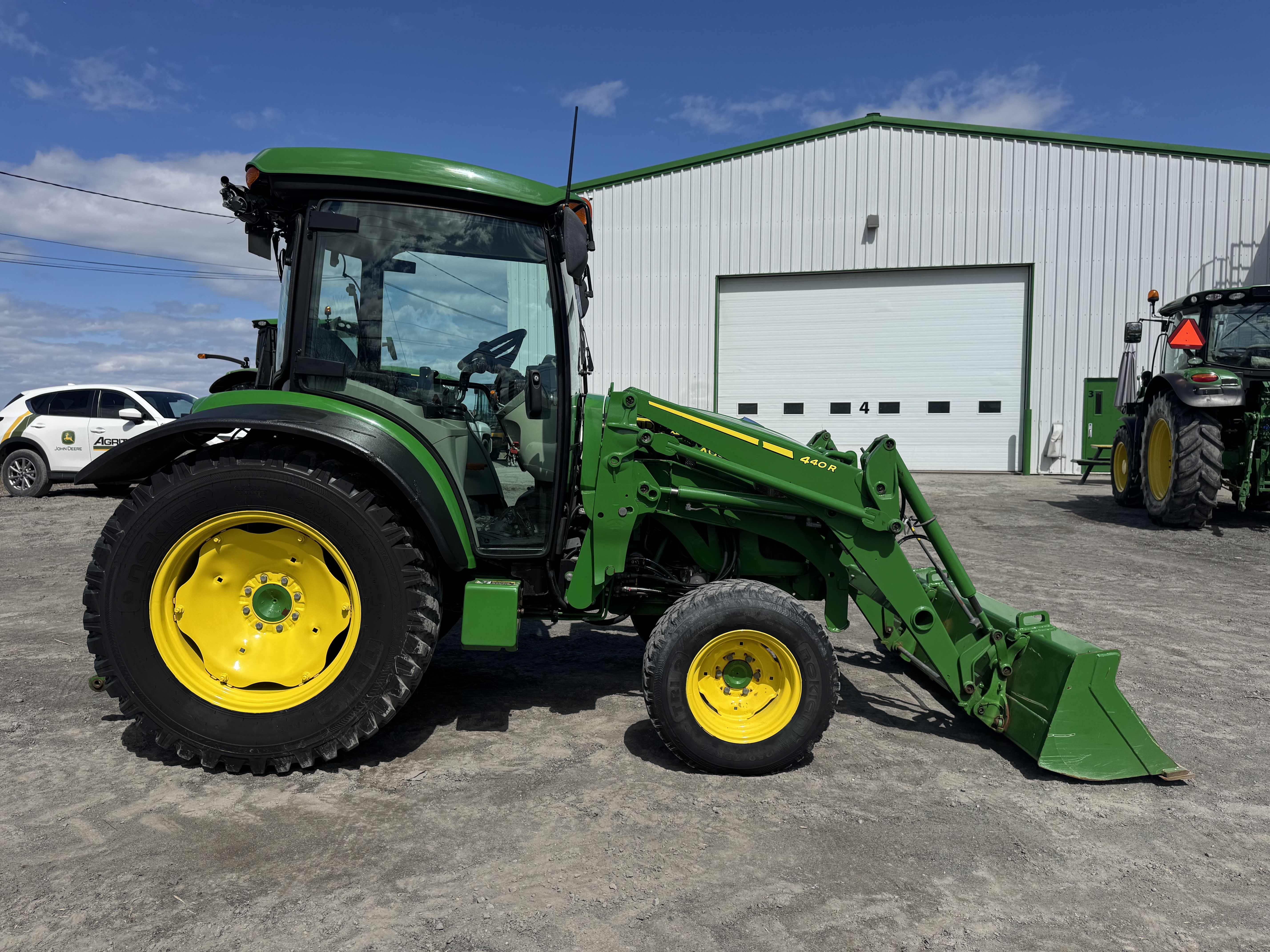 John Deere 4066R NOKIAN LOADER
