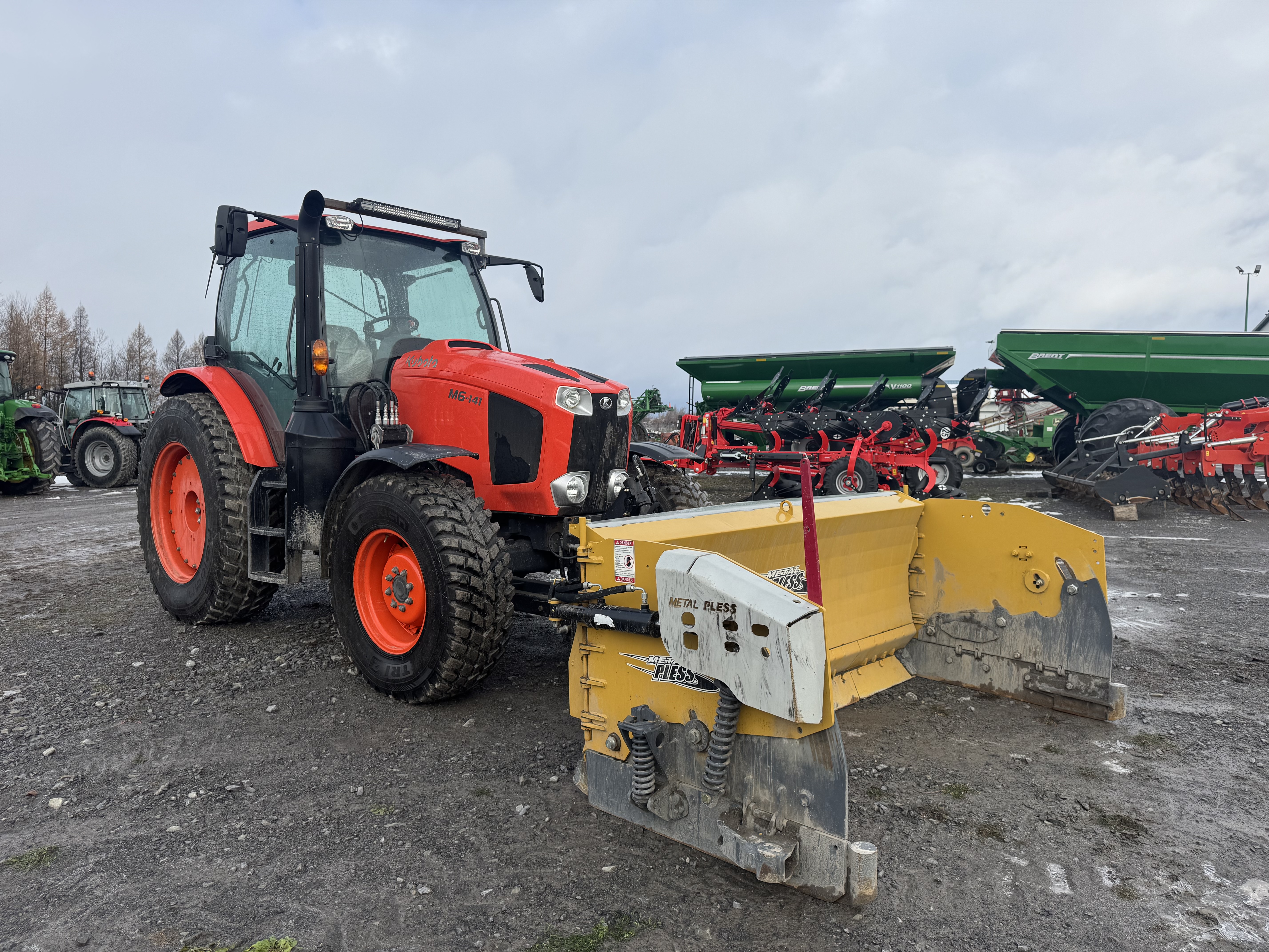 Kubota M6-141 NOKIAN GRATTE