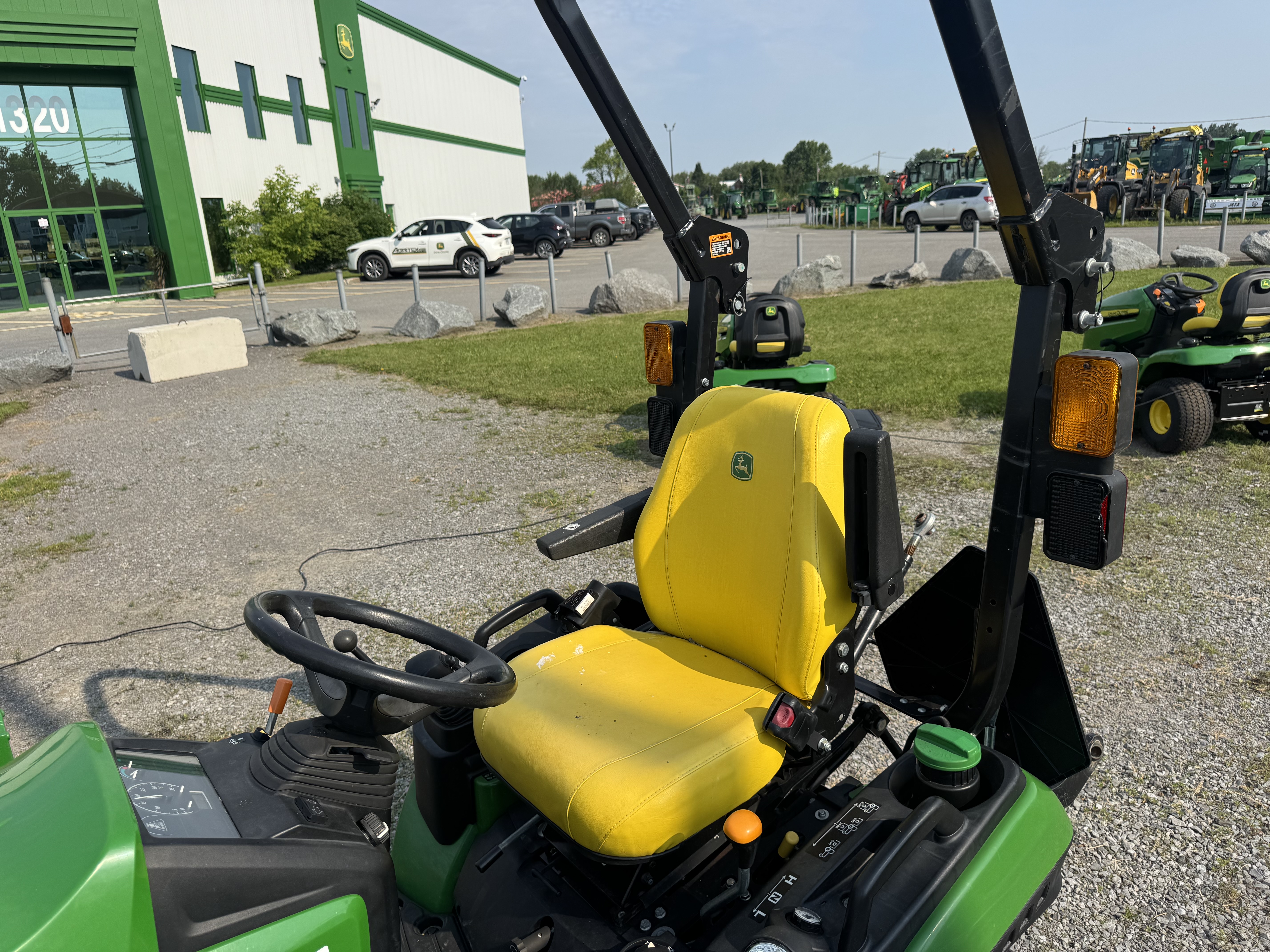 John Deere 1025R LDR + TONDEUSE 