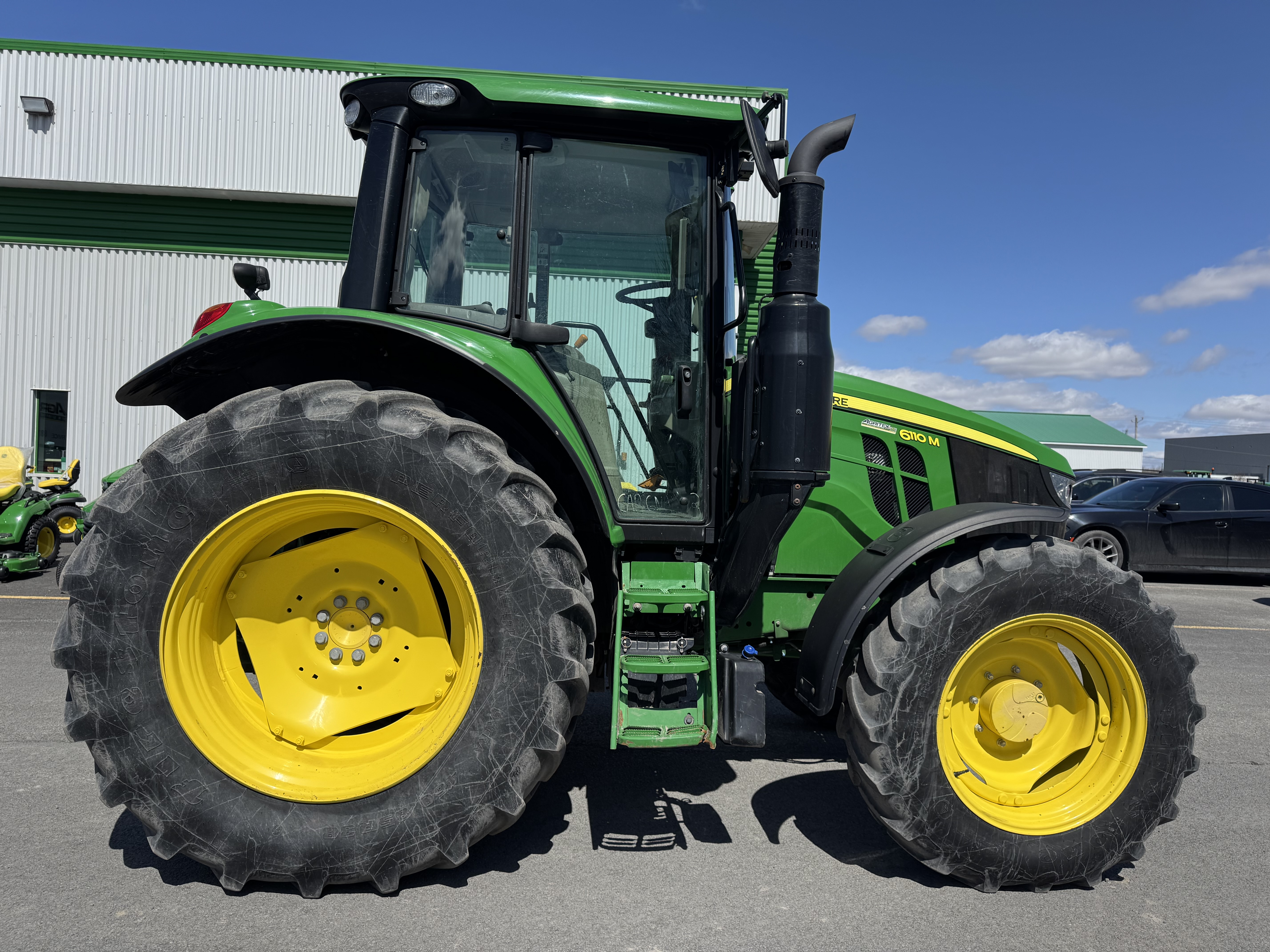 John Deere 6110M