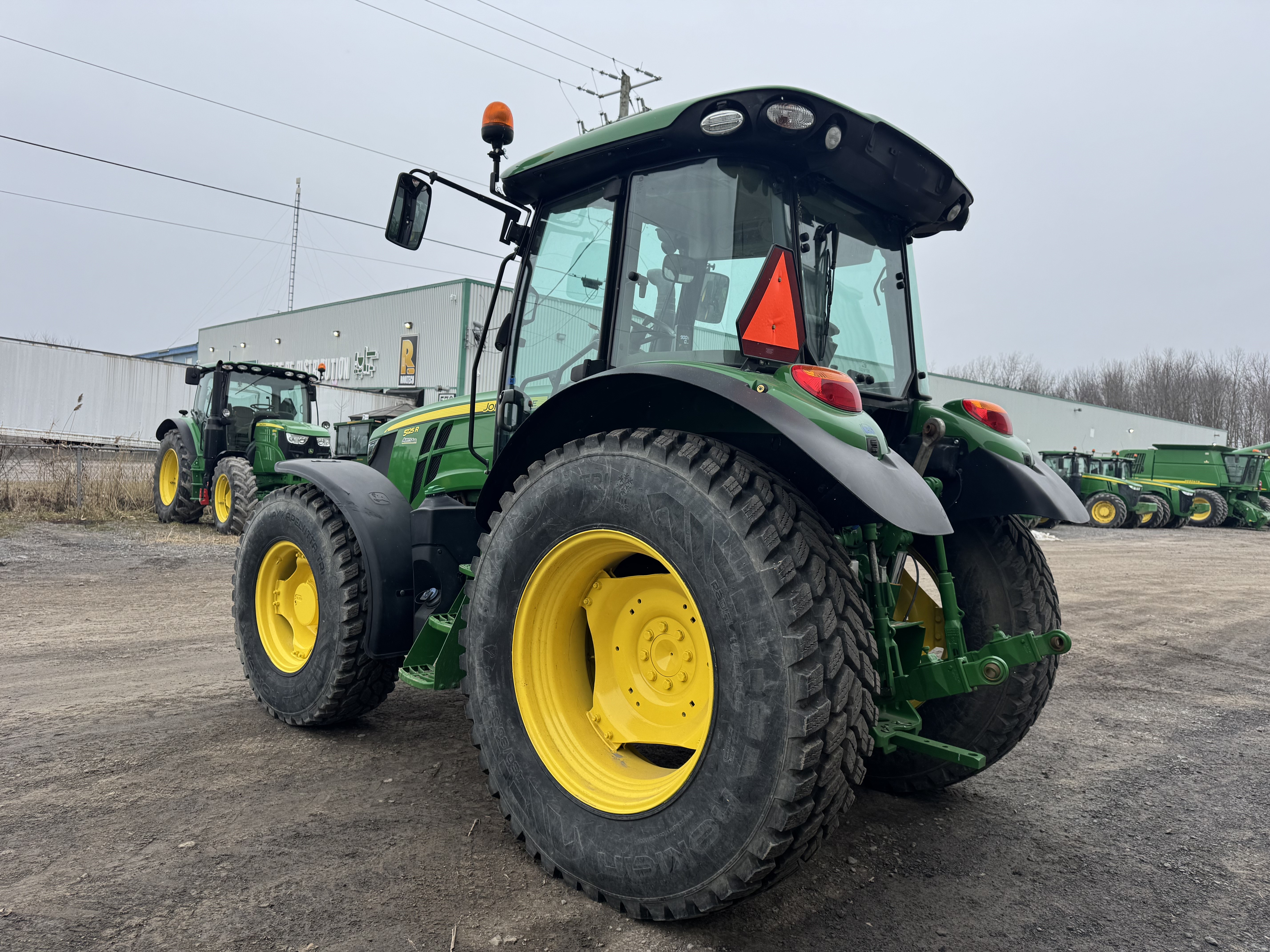 John Deere 5125R NOKIAN