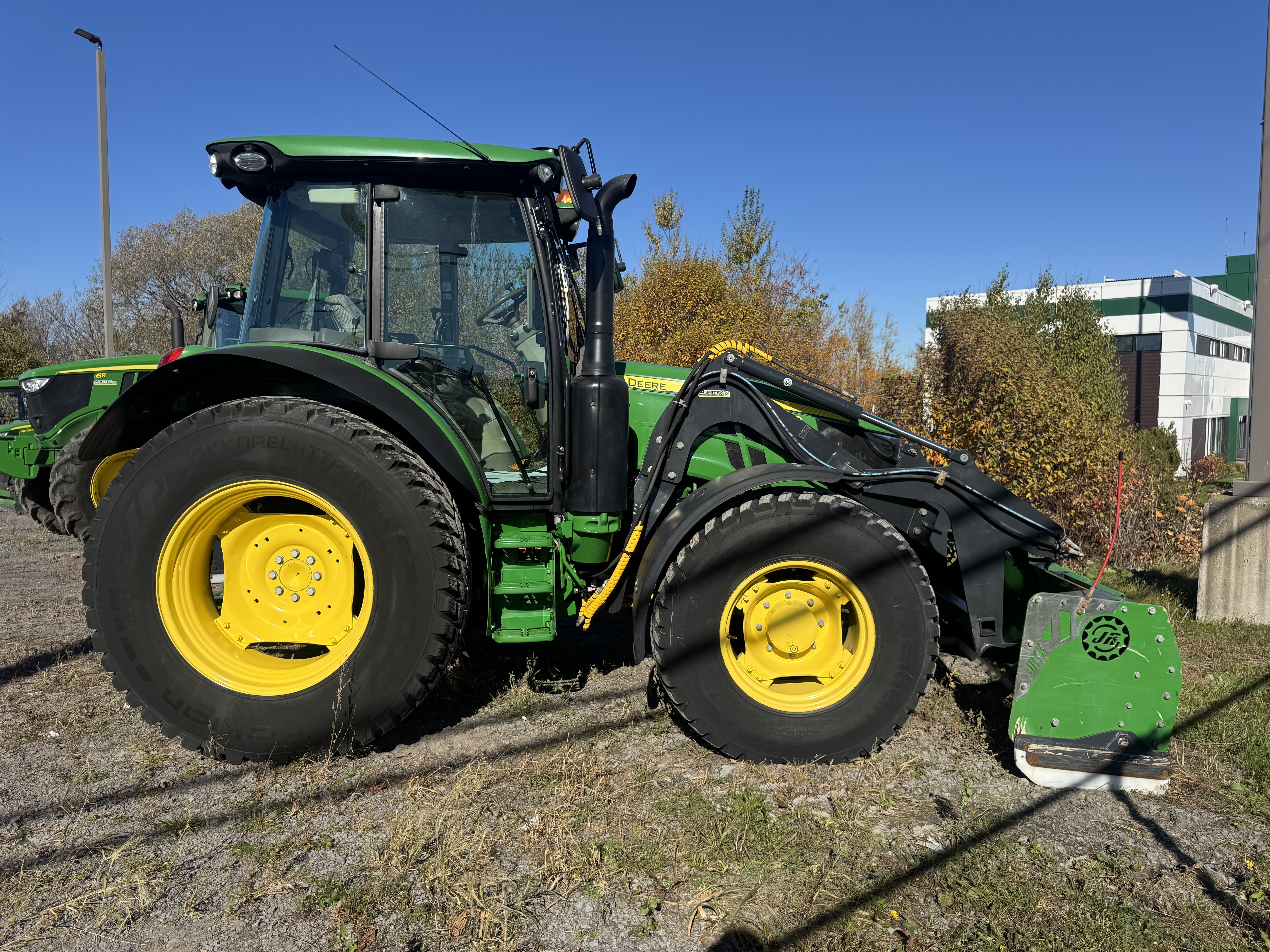 John Deere 5100R NOKIAN GRATTE