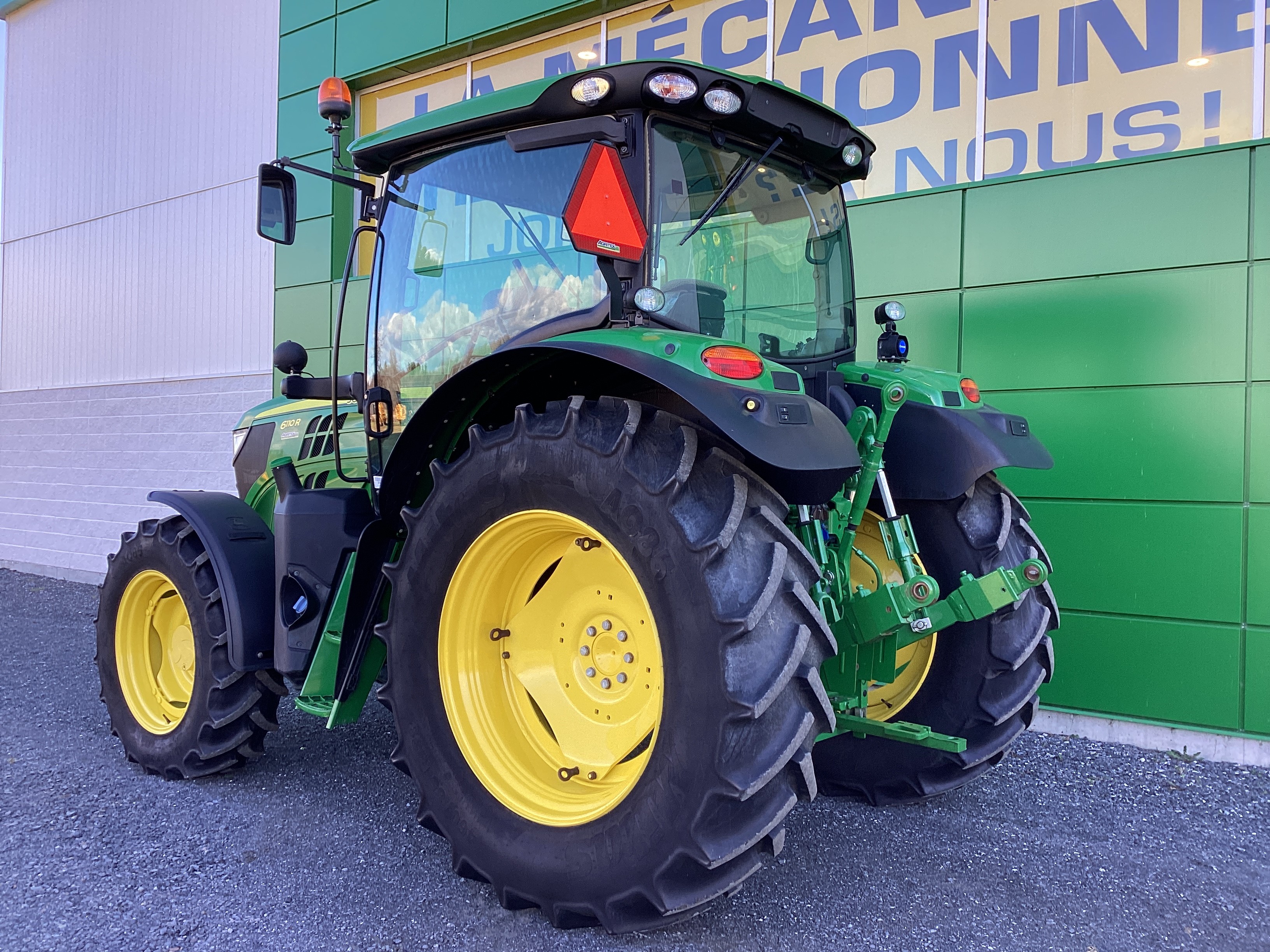 John Deere 6110R