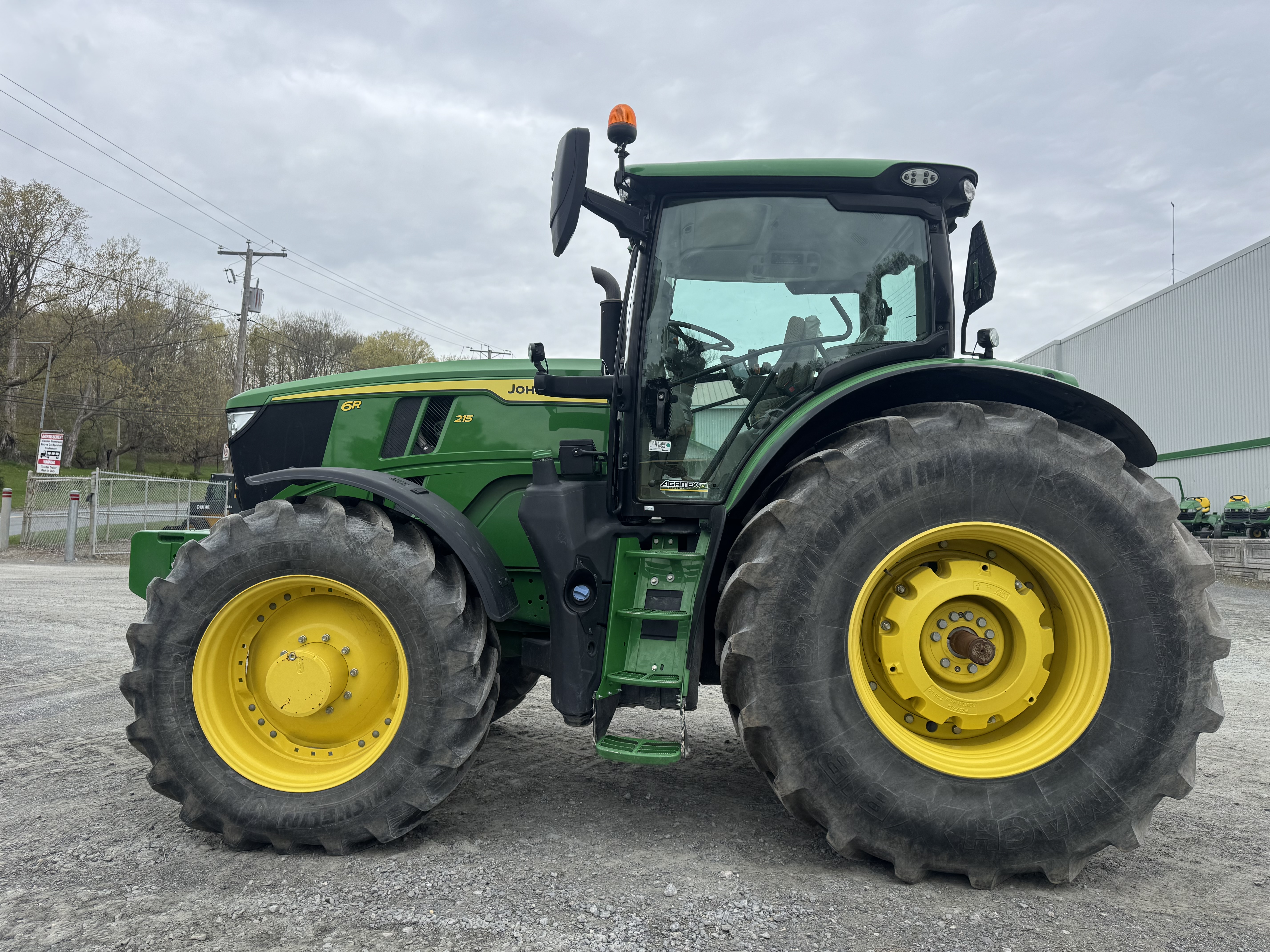 John Deere 6R 215  