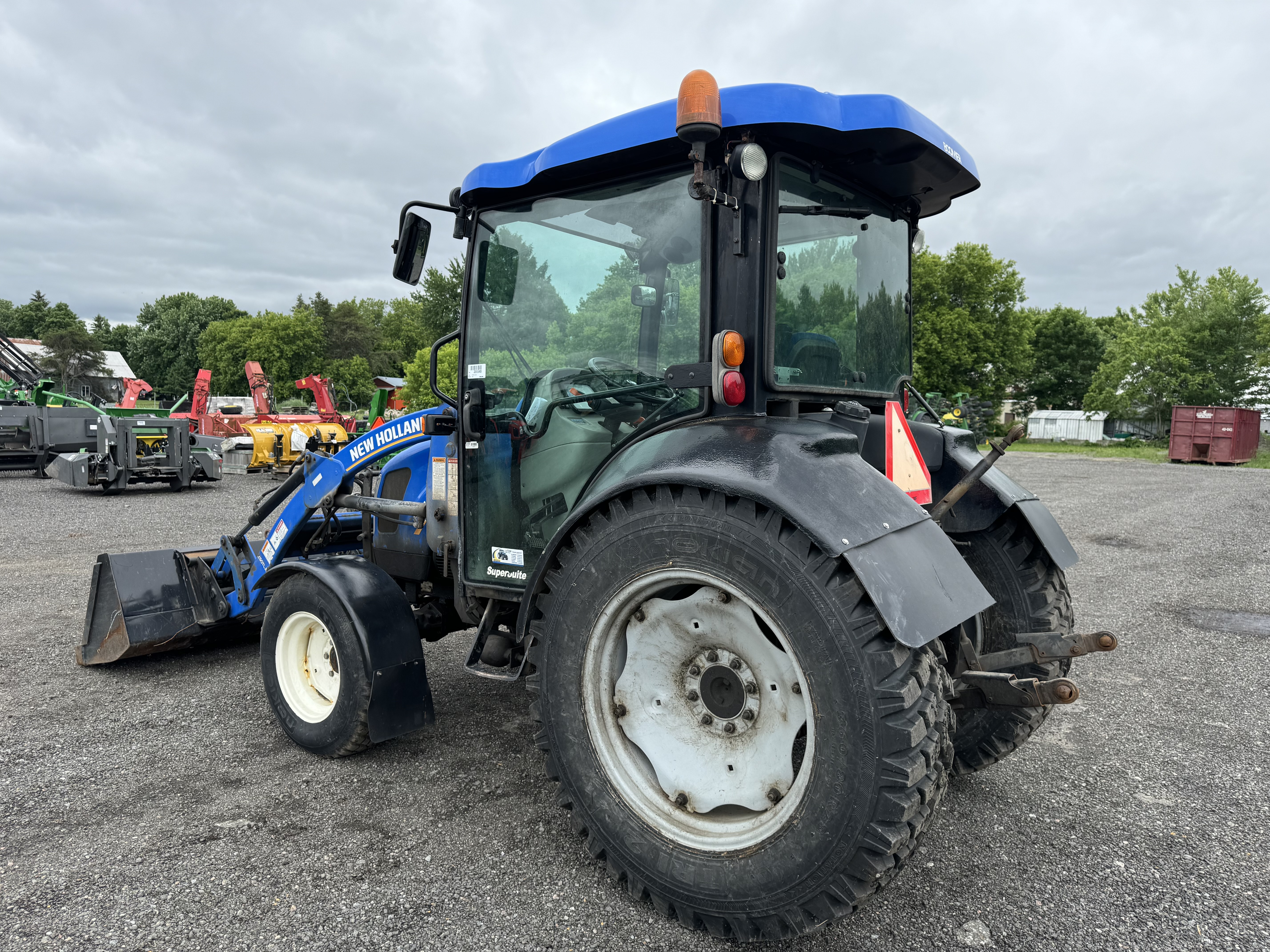 New Holland BOOMER 50D 