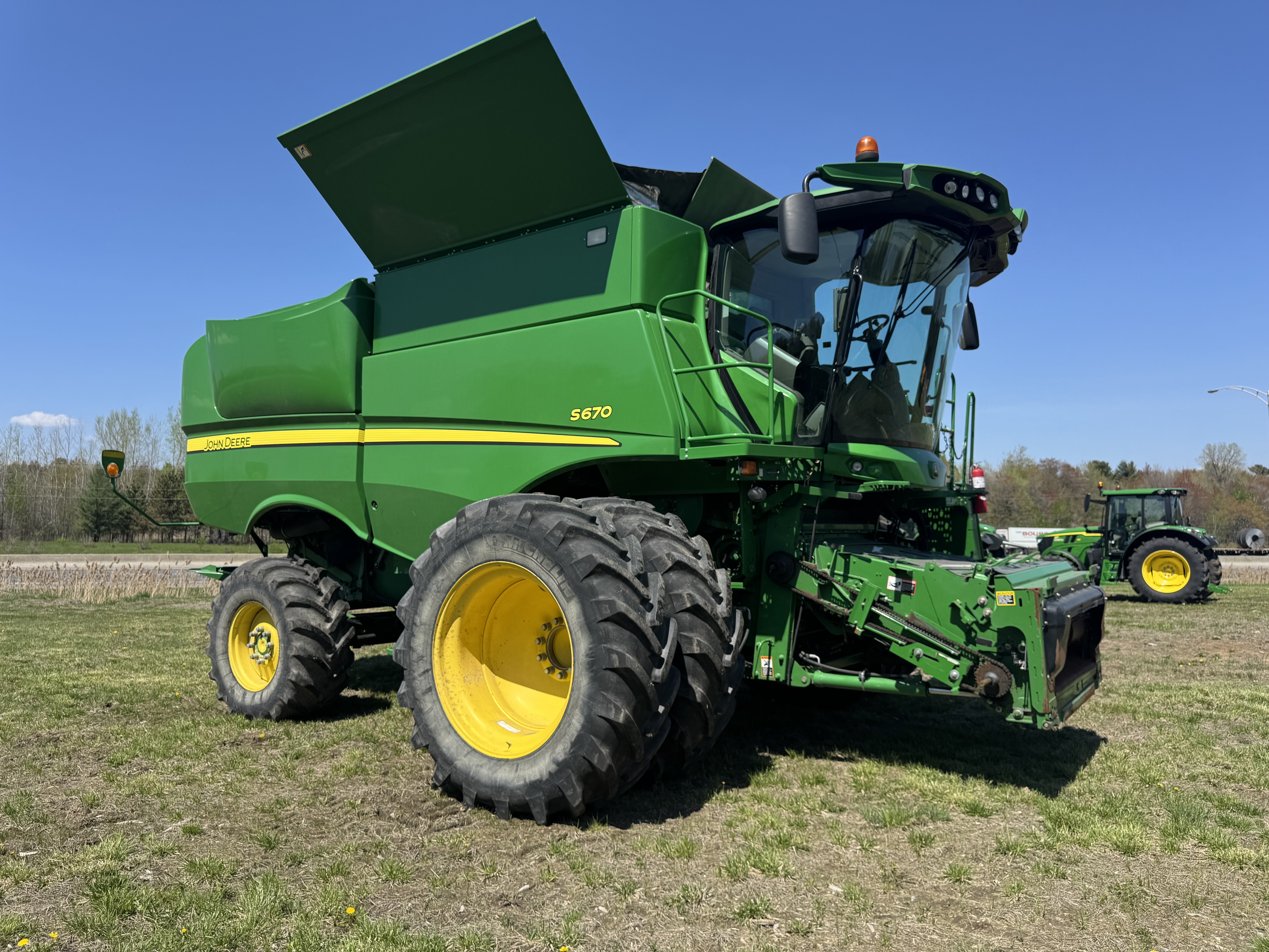 John Deere S670