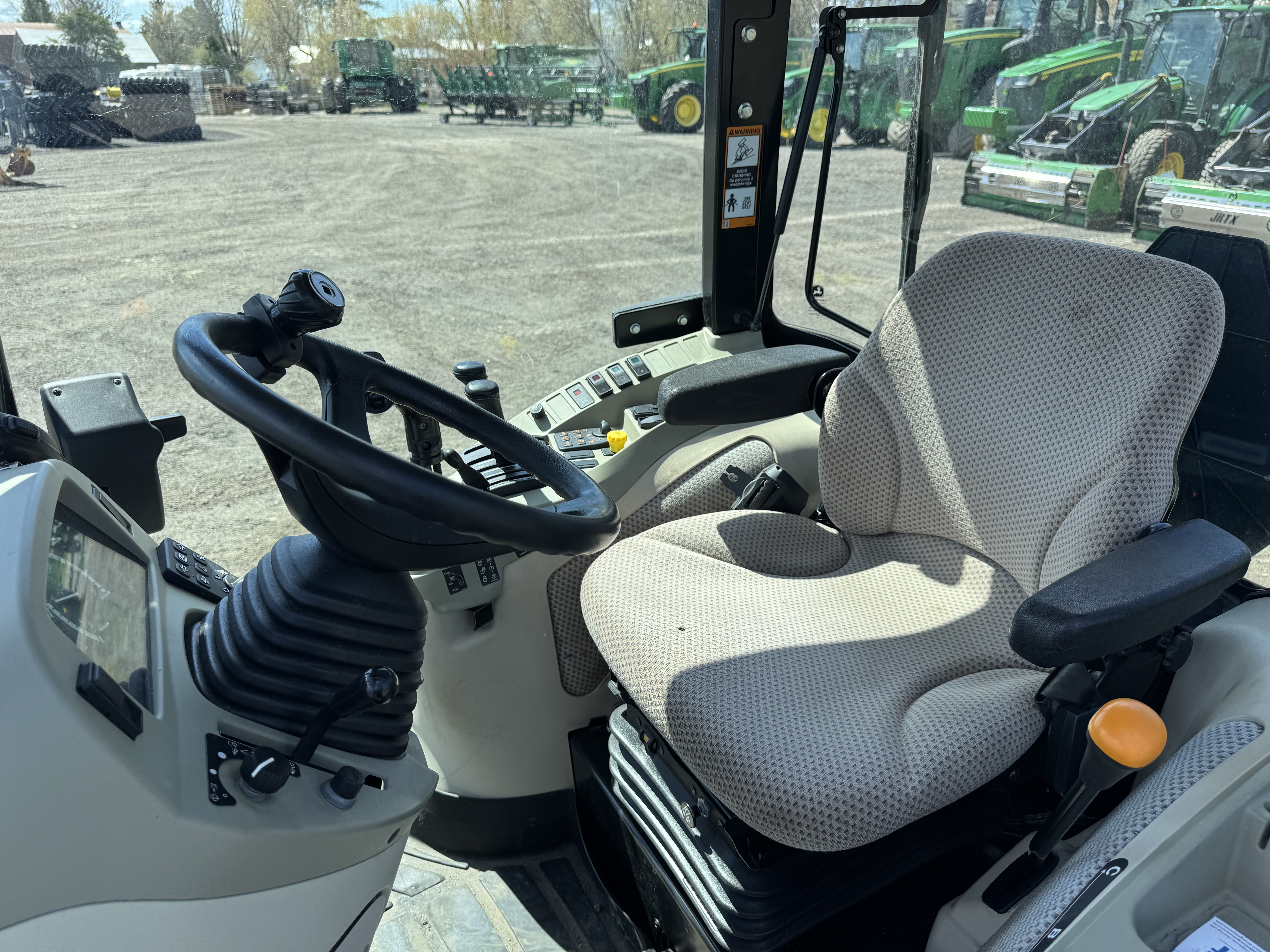 John Deere 4066R GRATTE NOKIAN    