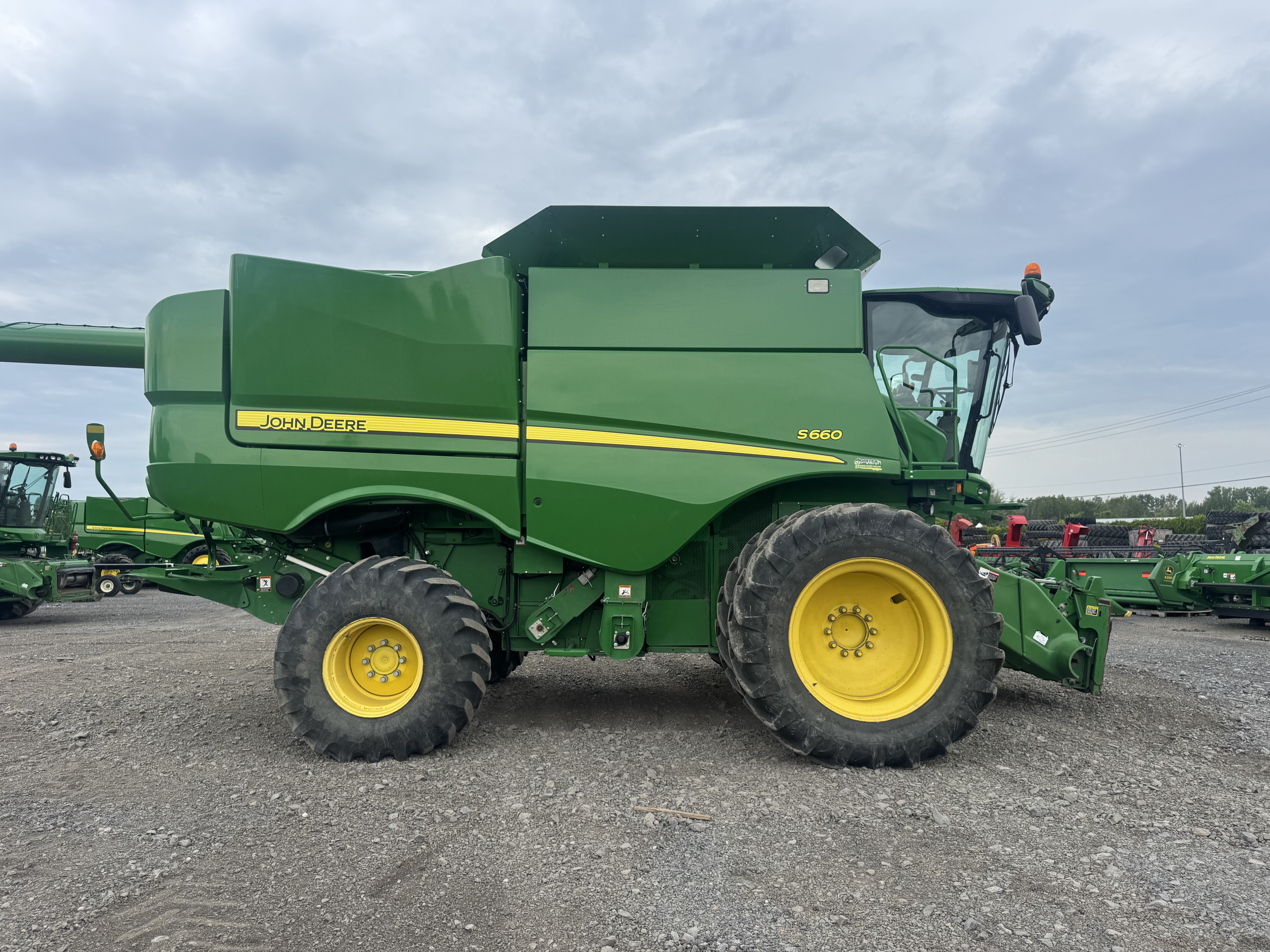John Deere S660