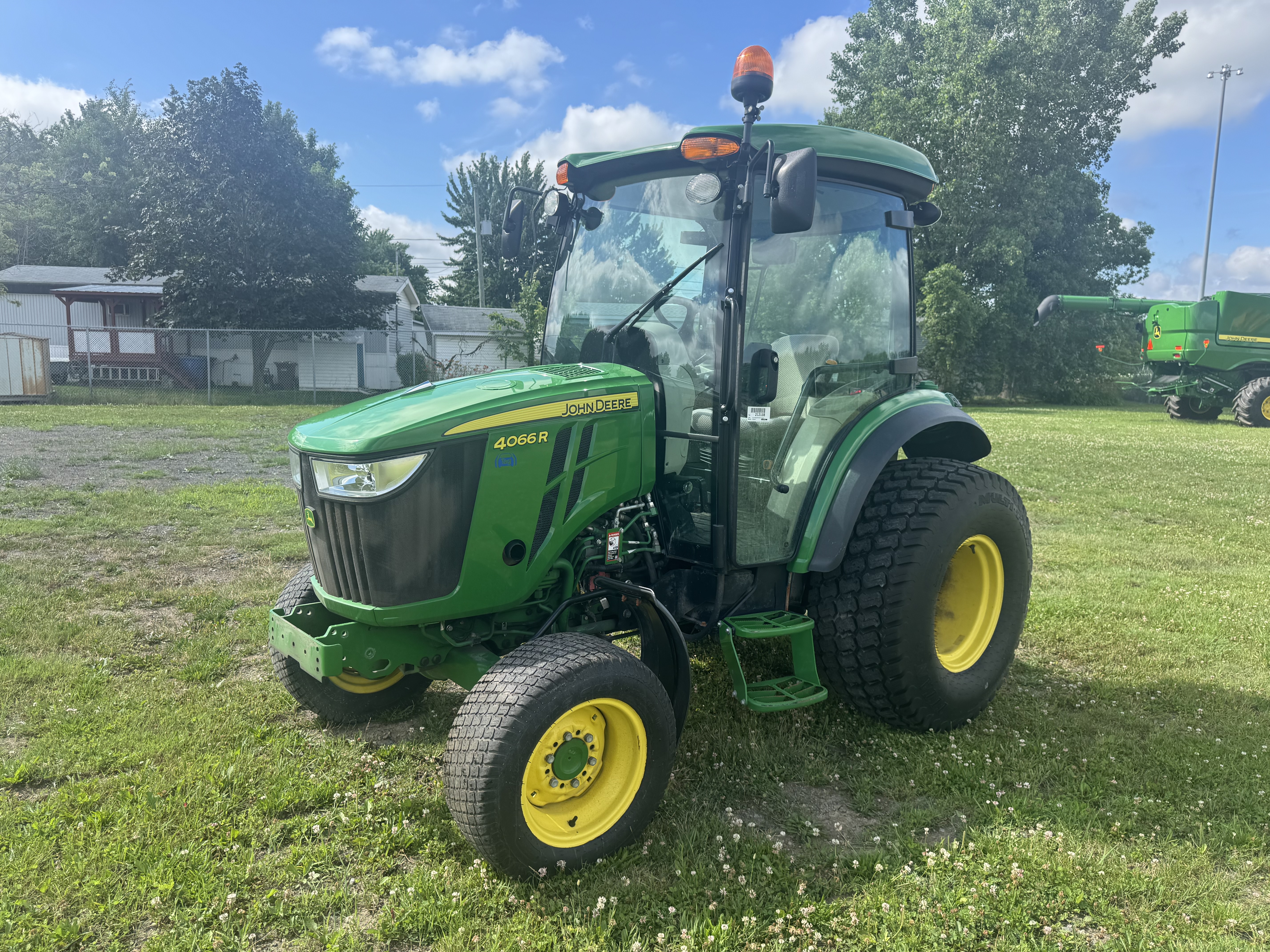 John Deere 4066R TURF    