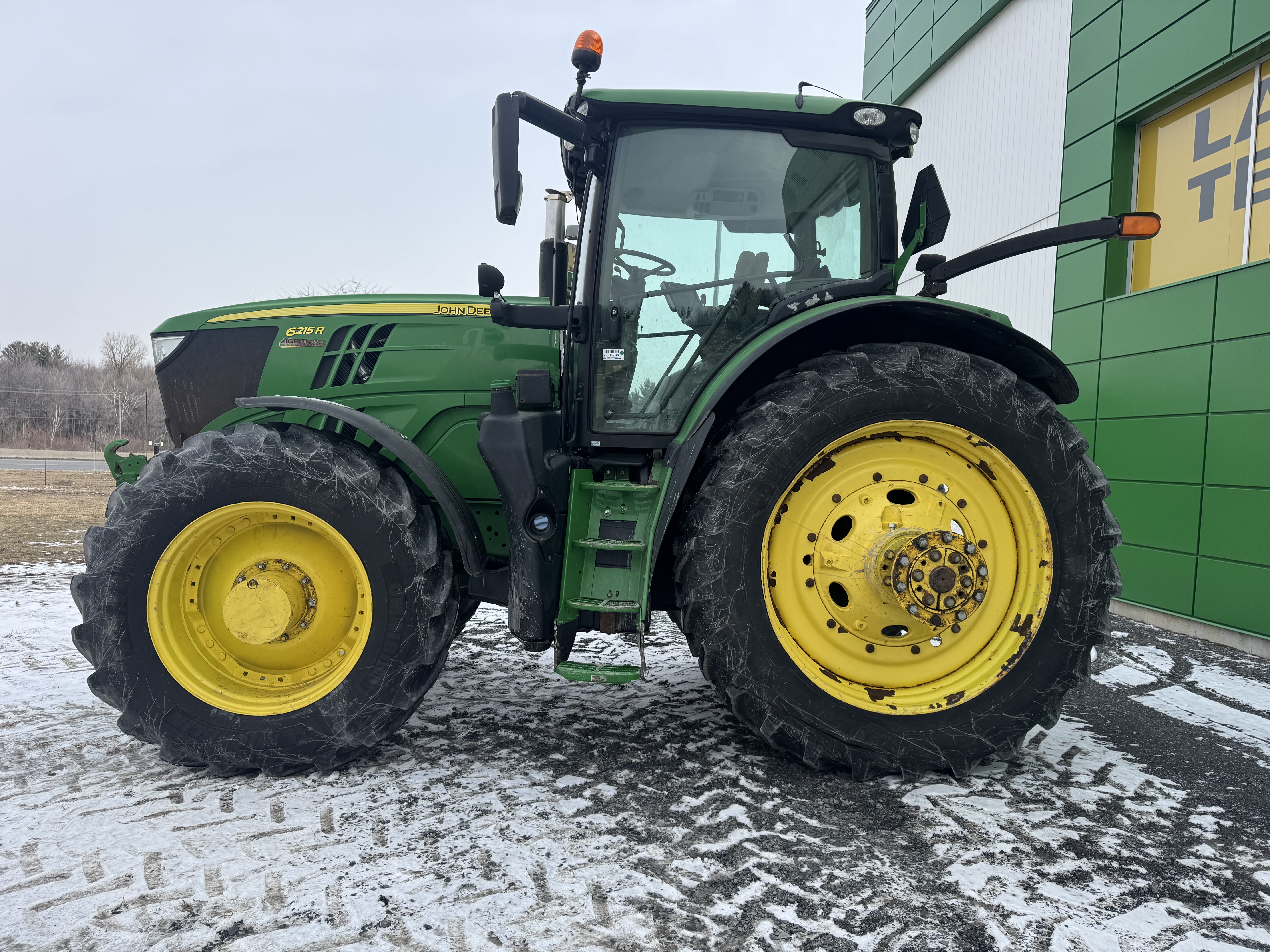 John Deere 6215R FRT HITCH PTO