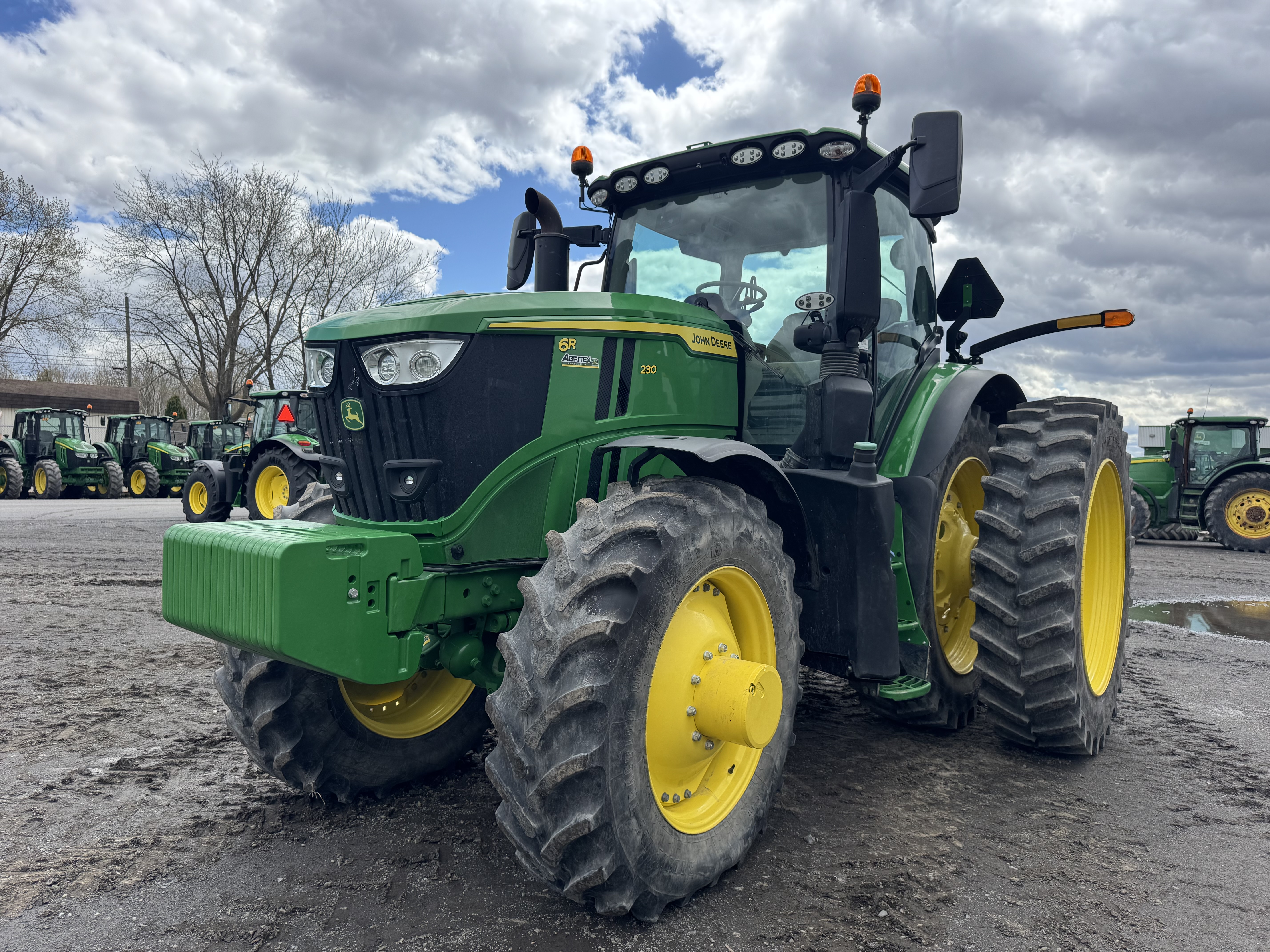 John Deere 6R 230