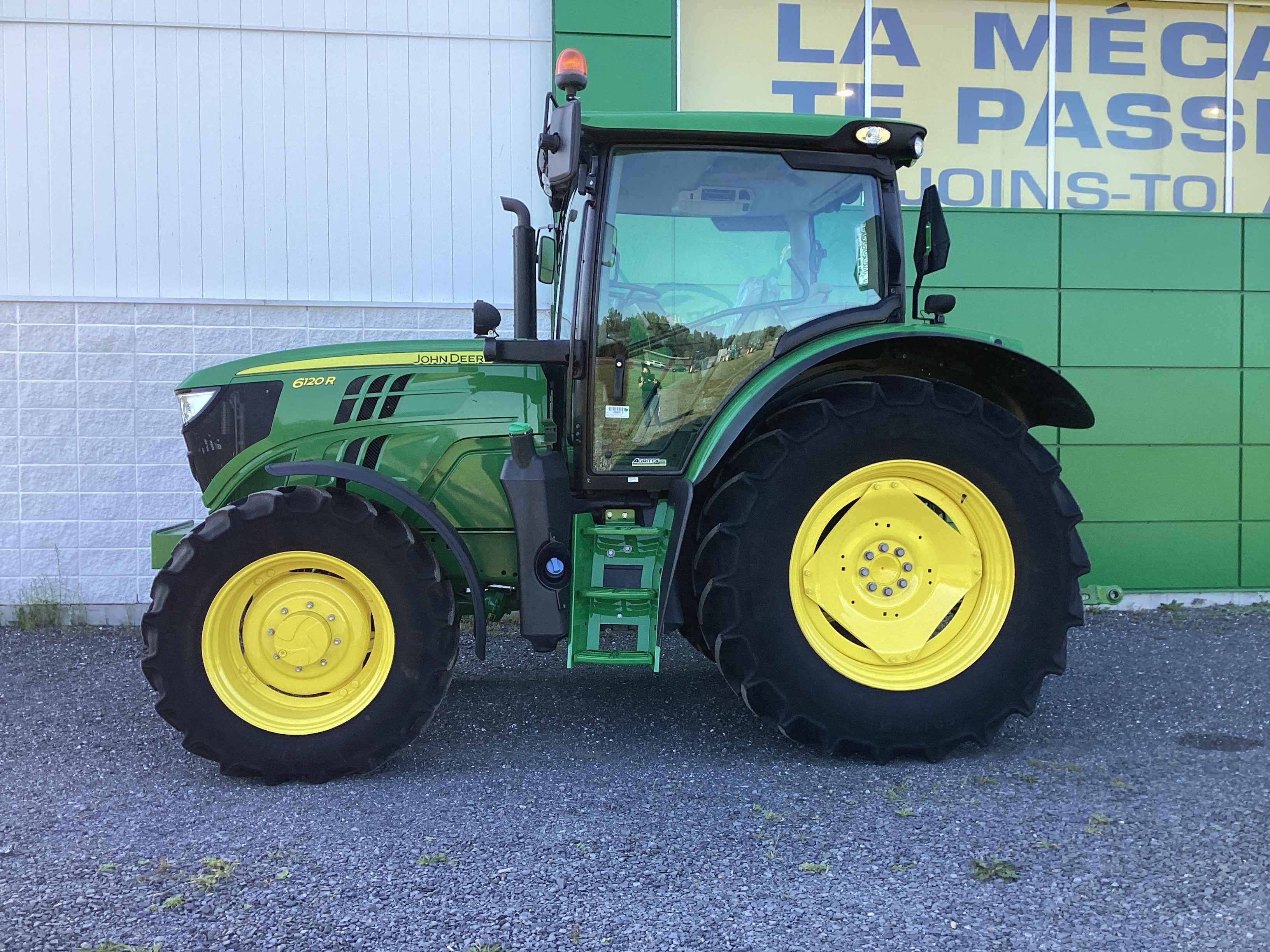 John Deere 6120R