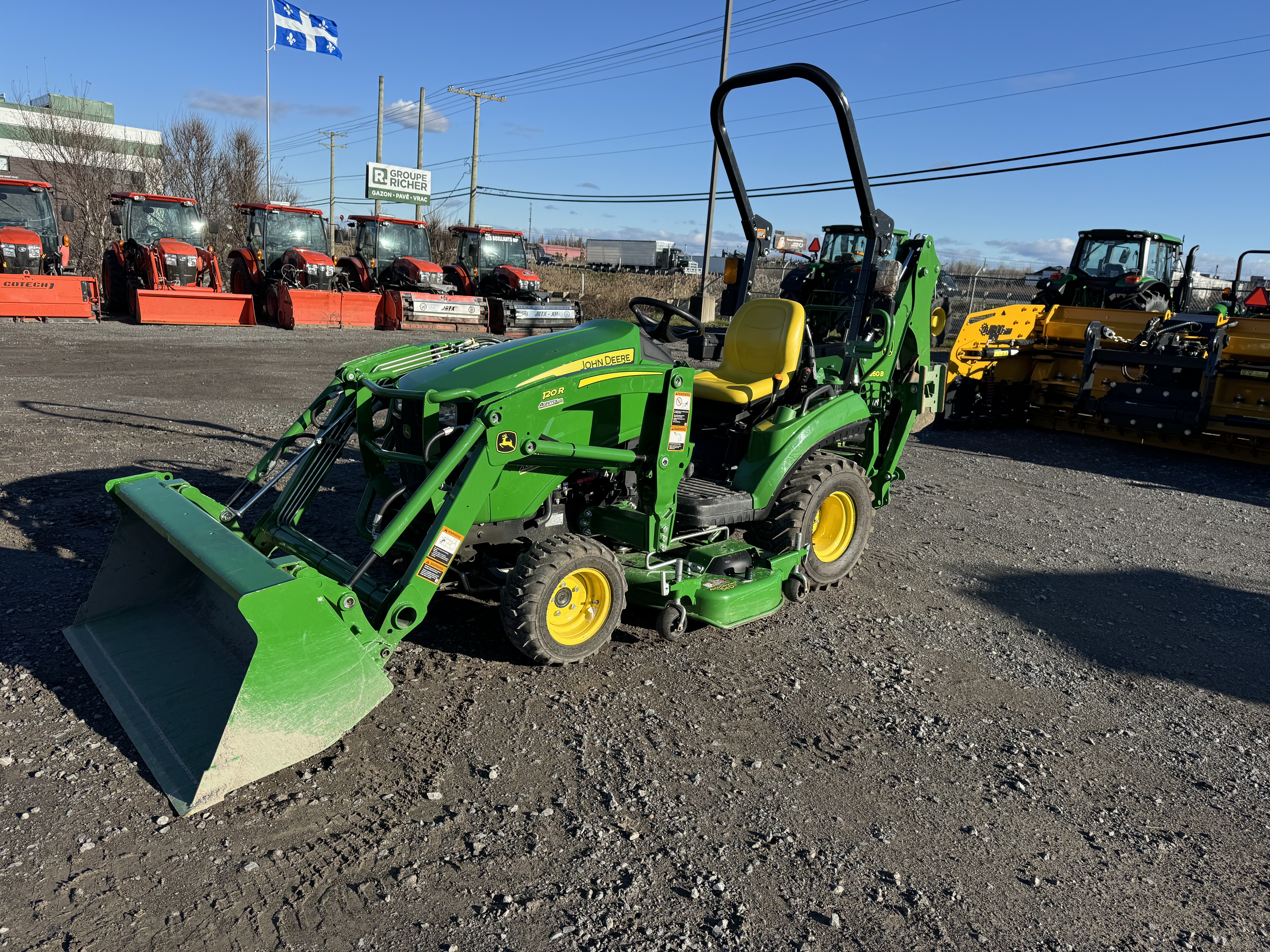 John Deere 1023E TLB