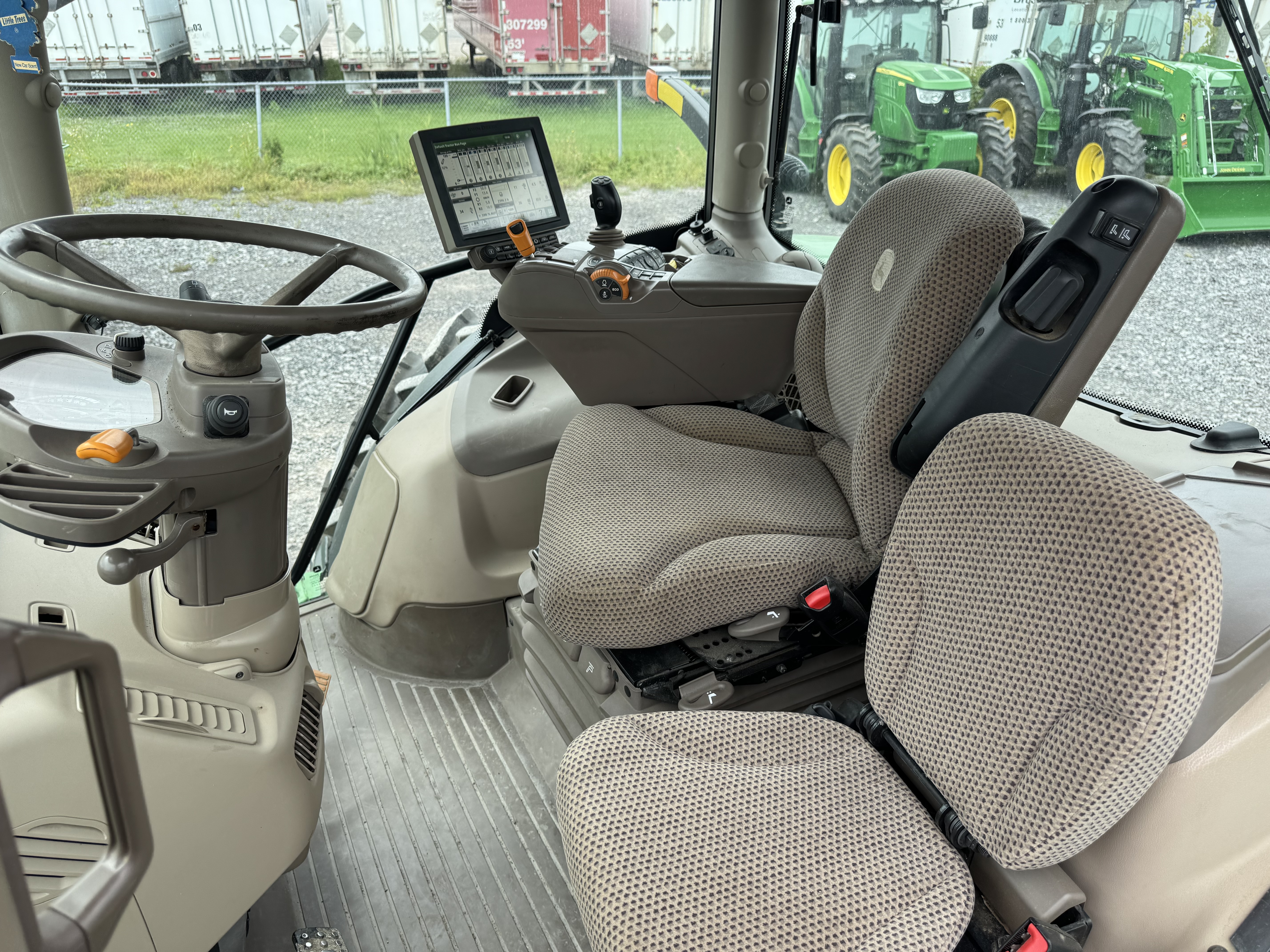 John Deere 6175R  