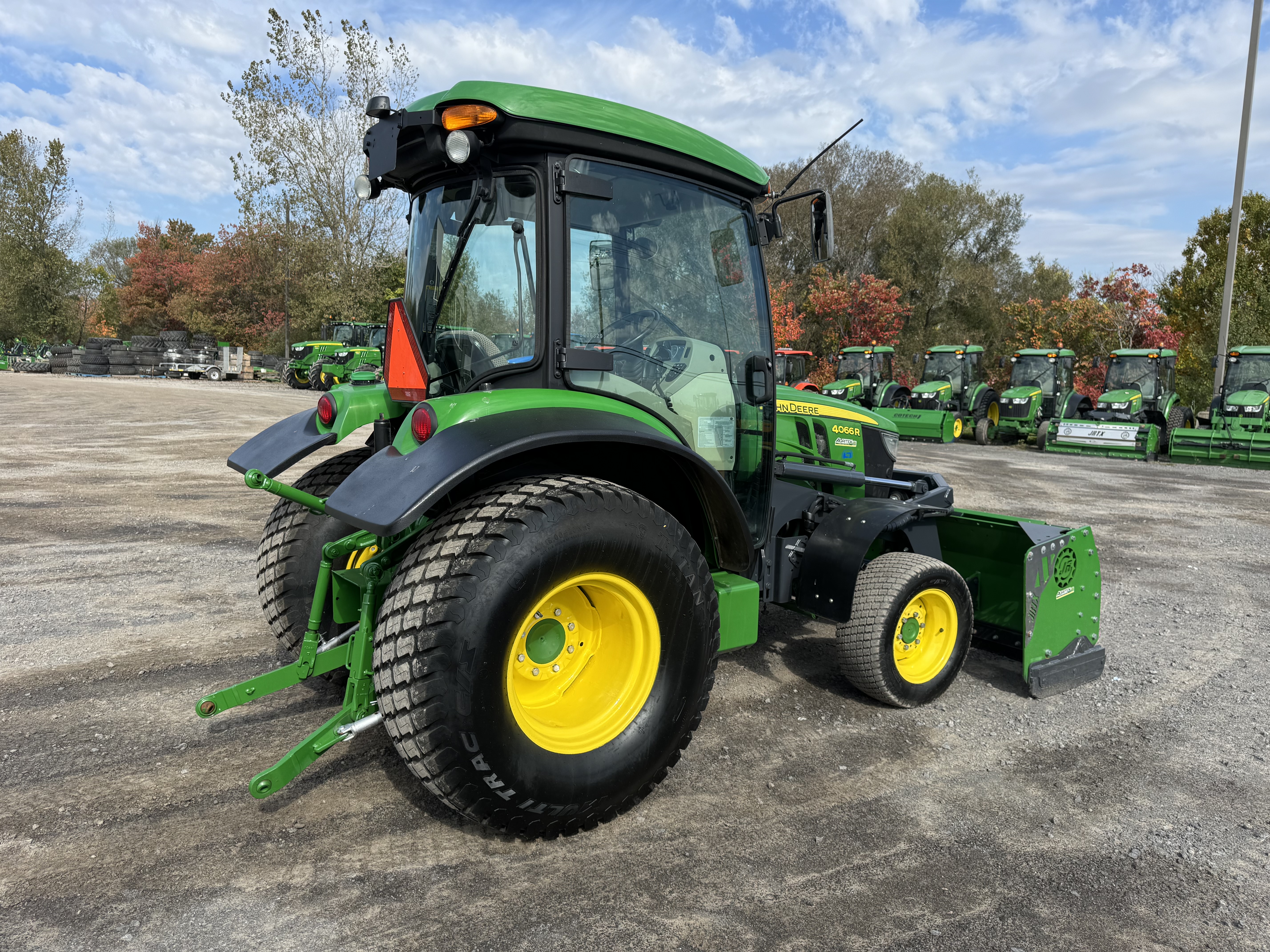 John Deere 4066R GRATTE TURF 