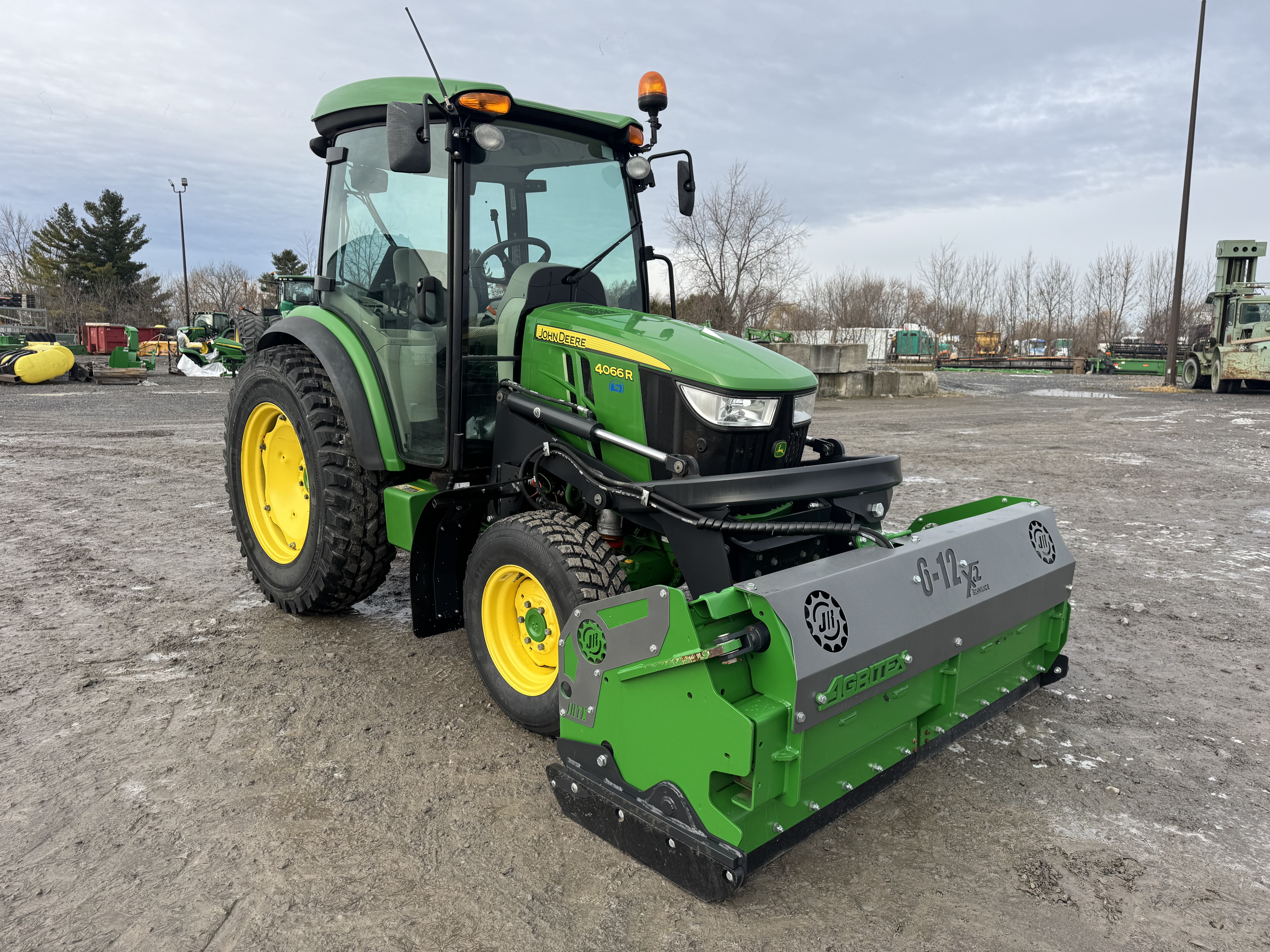 John Deere 4066R NOKIAN GRATTE