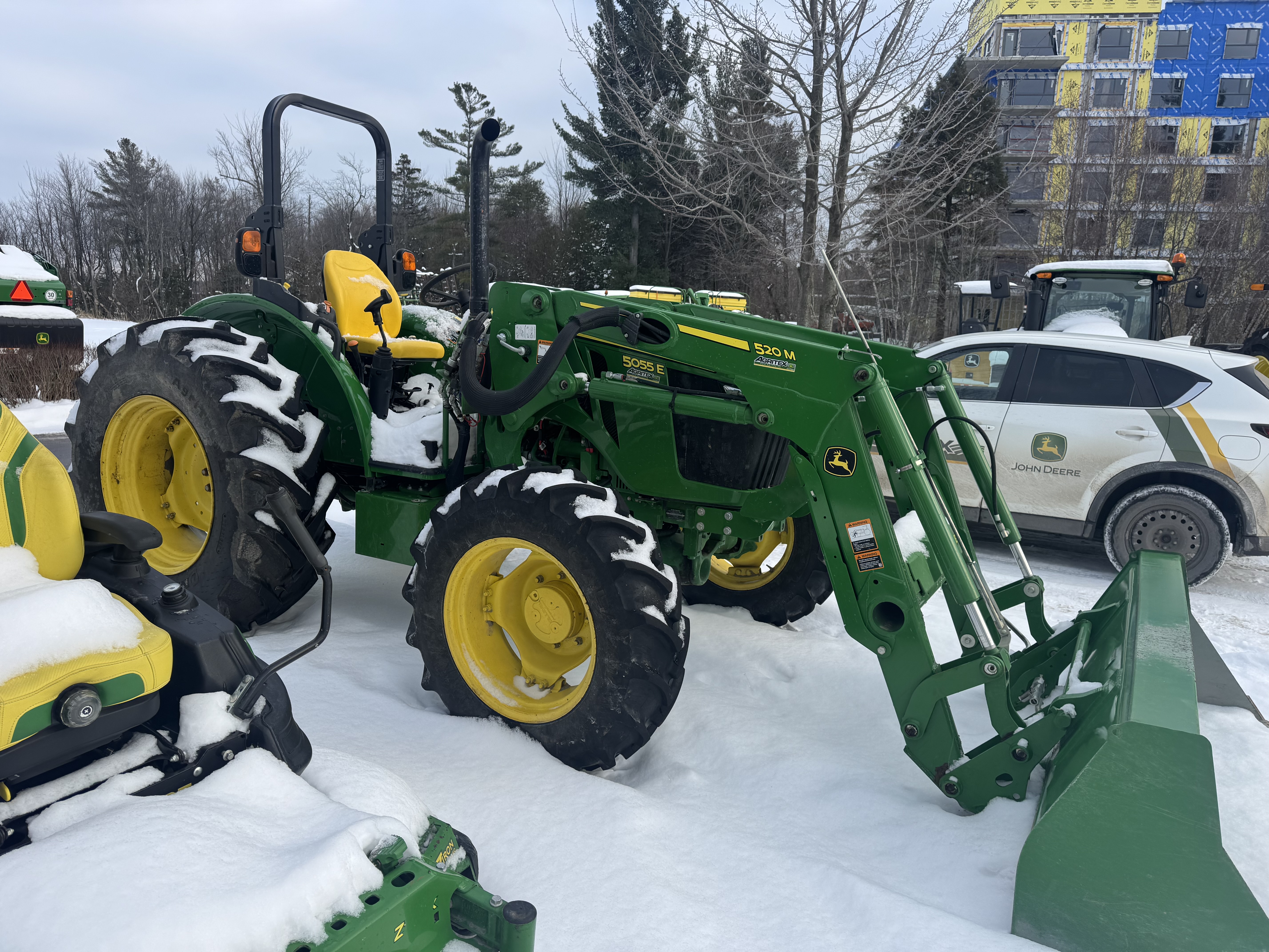 John Deere 5055E