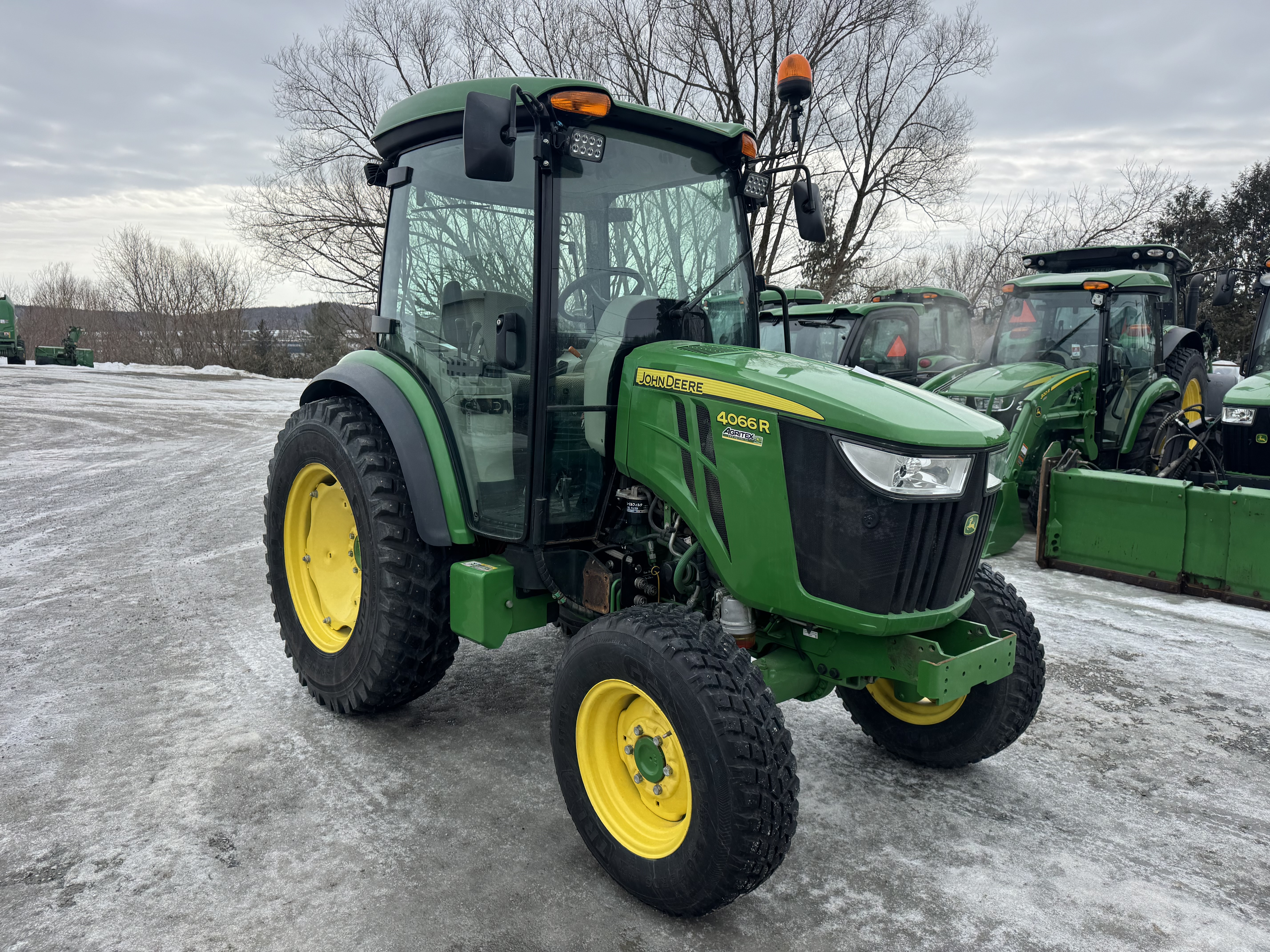 John Deere 4066R NOKIAN 