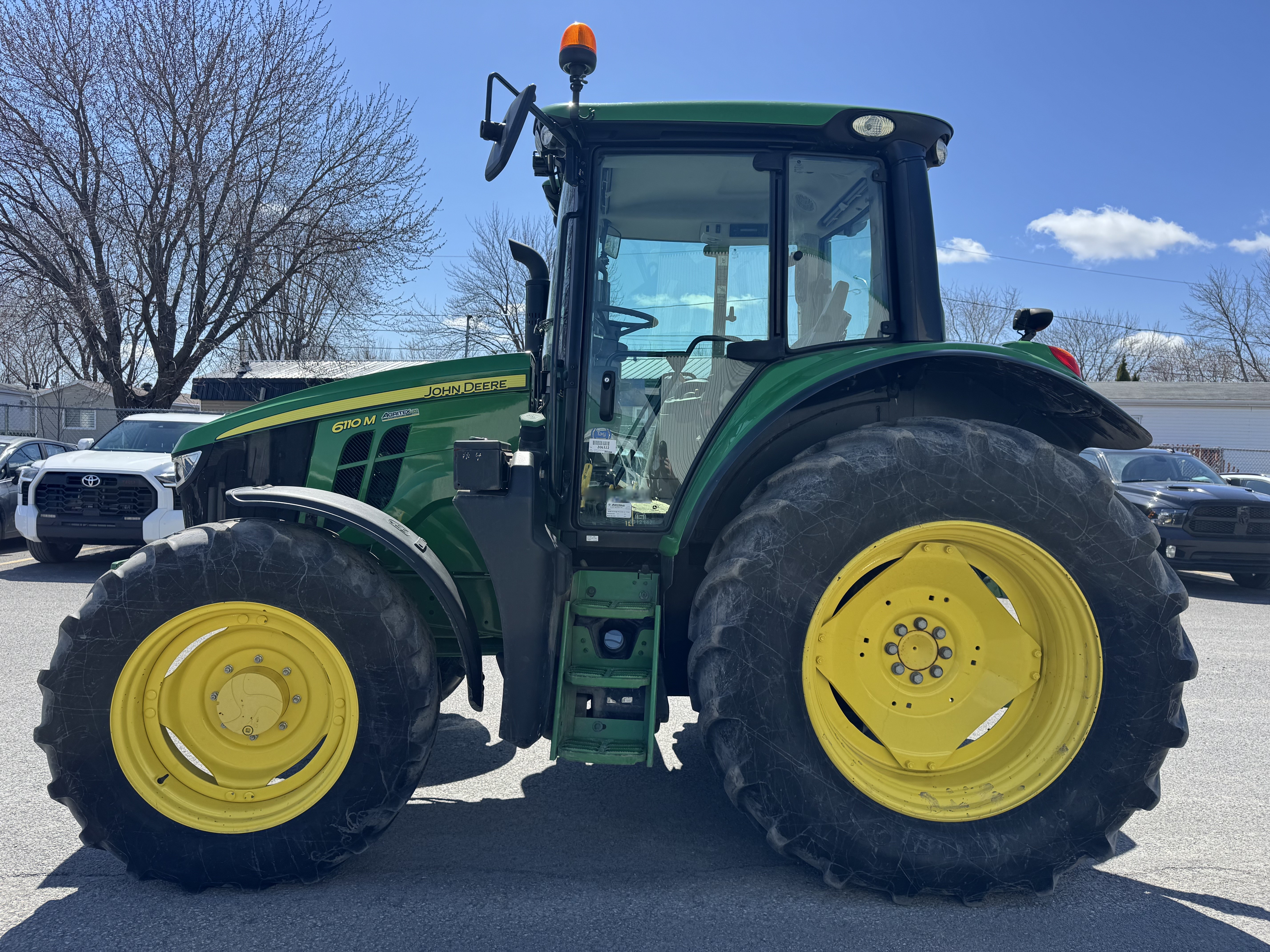 John Deere 6110M