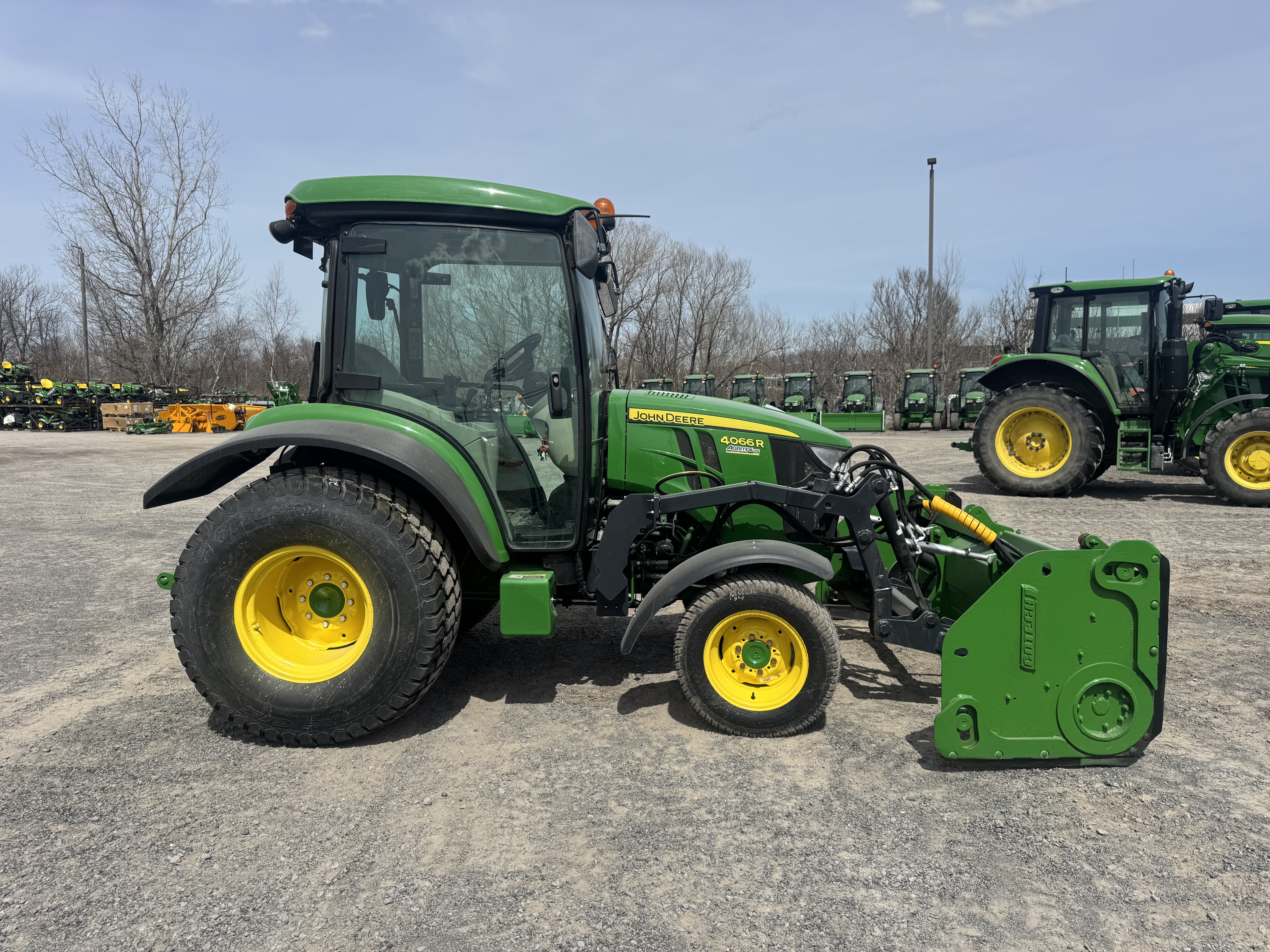 John Deere 4066R GRATTE TURF    